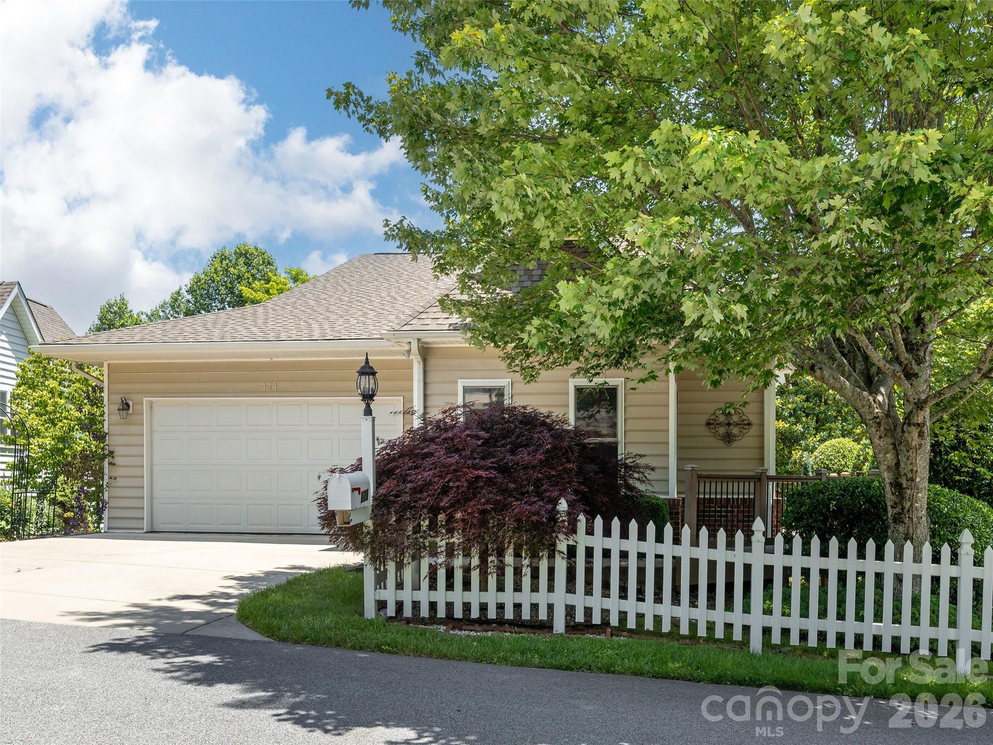 171 Ashefield Court — photo