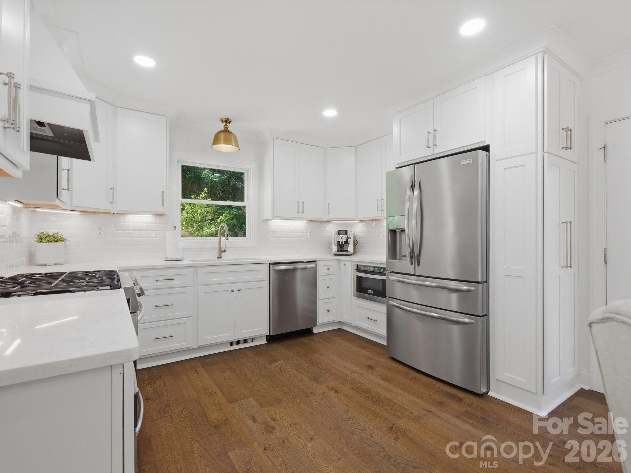 6819 Woodstock Drive — photo