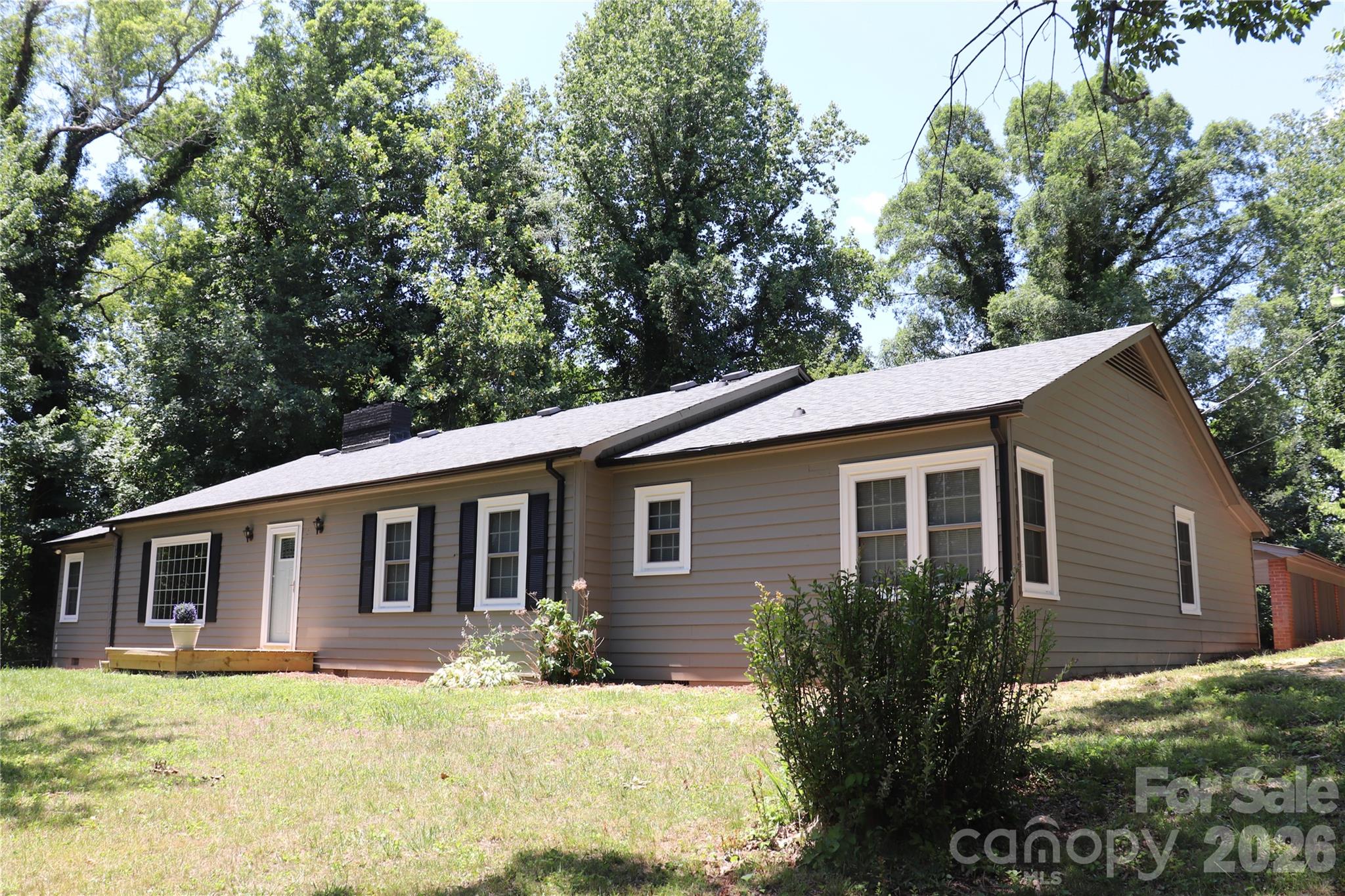 415 High Circle NW — photo