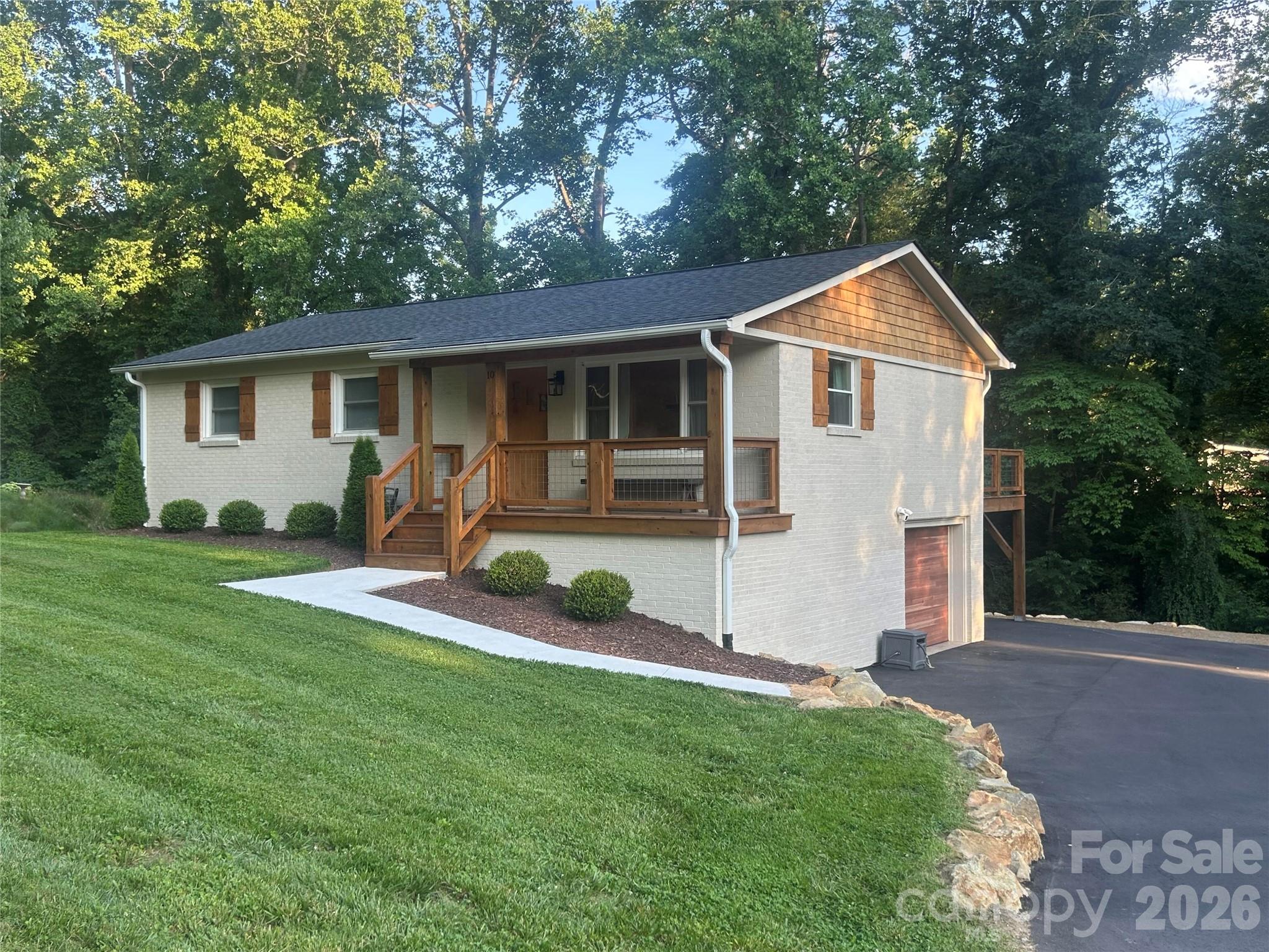 10 Oakwood Drive — photo