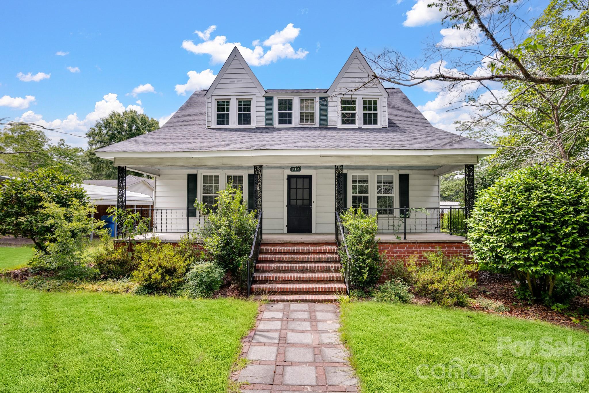 315 W Blakeney Street — photo