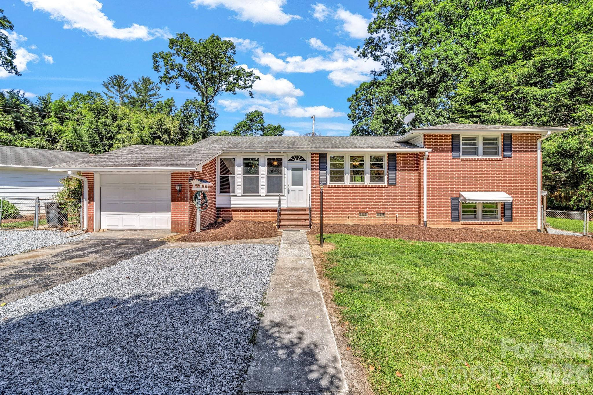 907 W Blue Ridge Road — photo