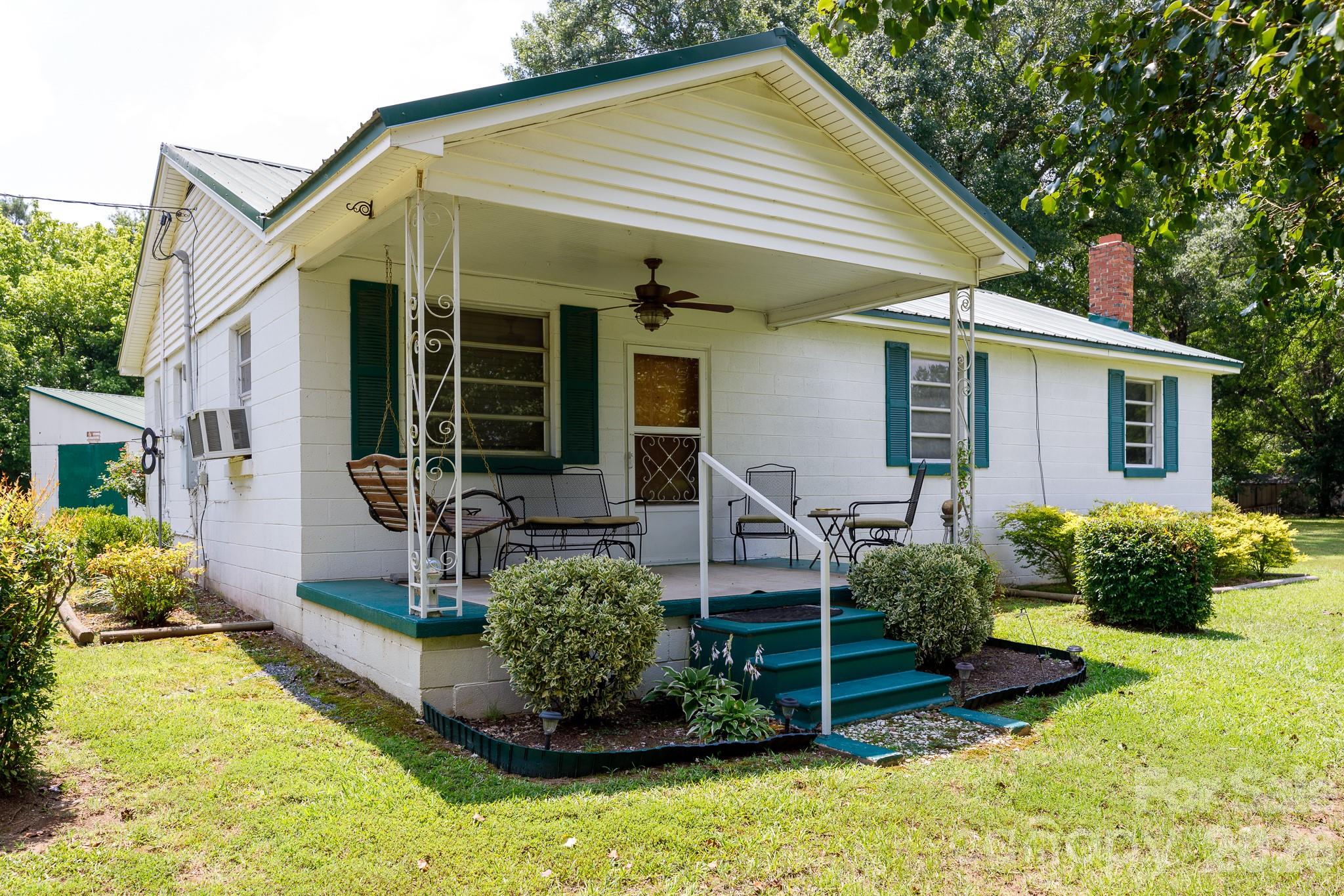 785 Hawthorne Road — photo