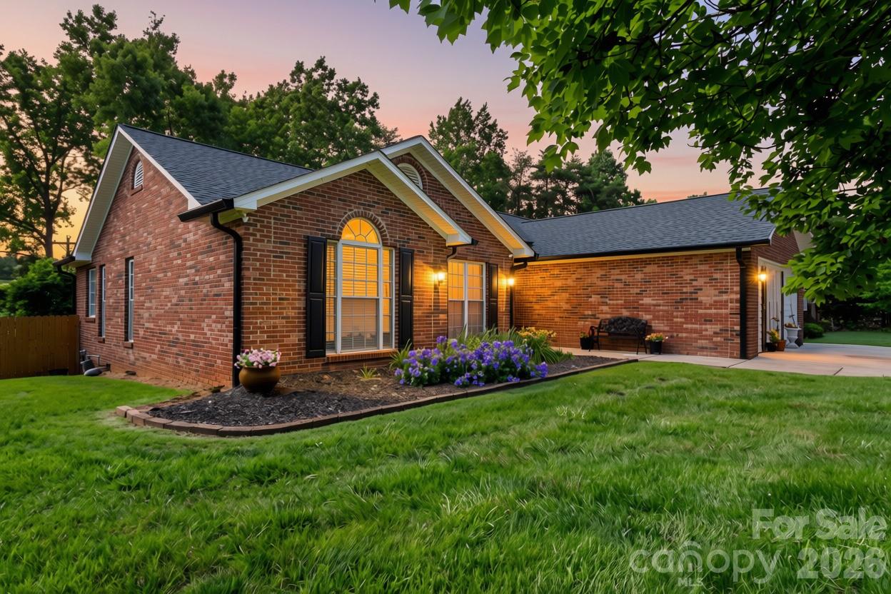 7760 Wallace Lane — photo