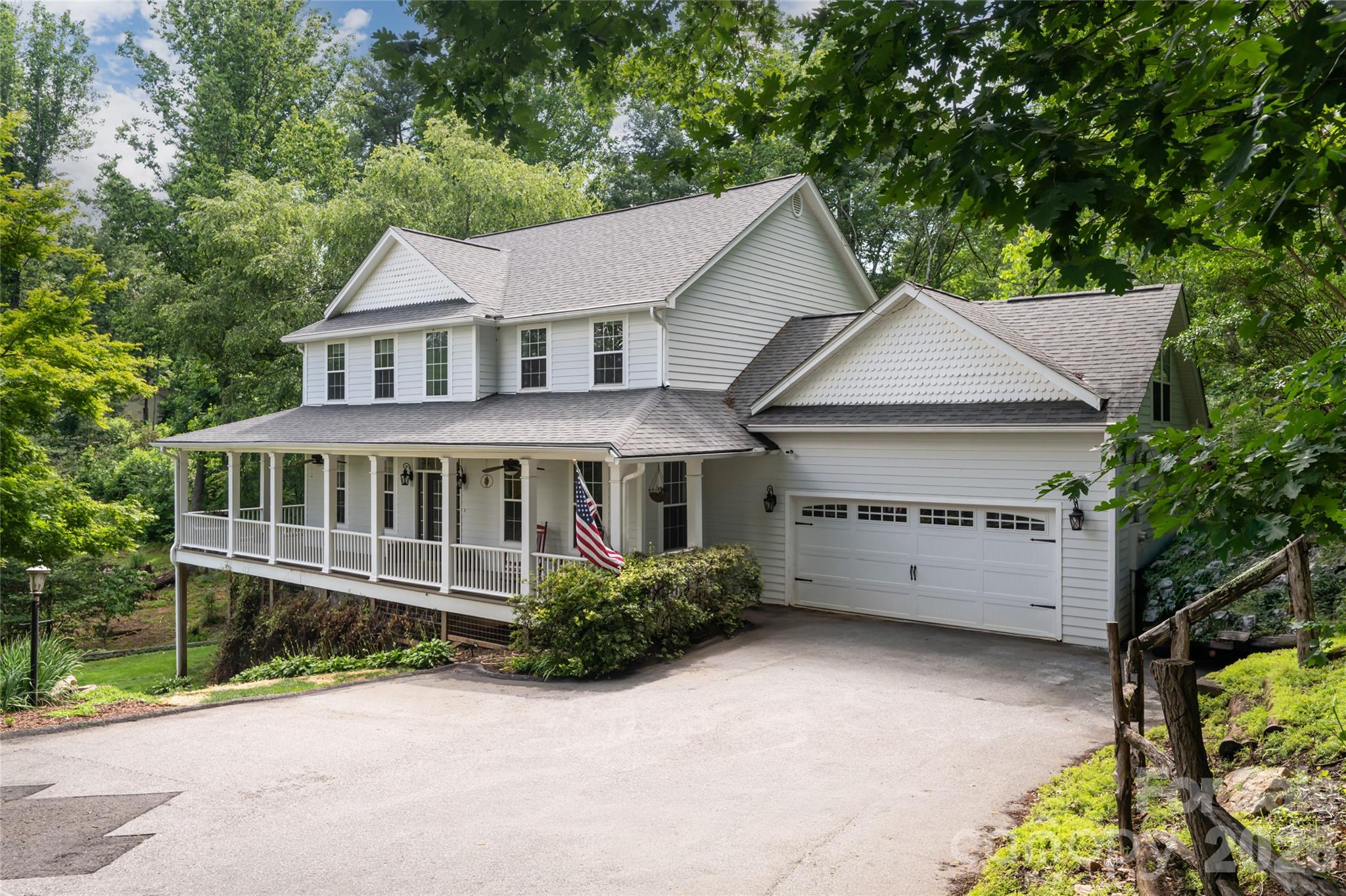 10 Lark Hill Drive — photo
