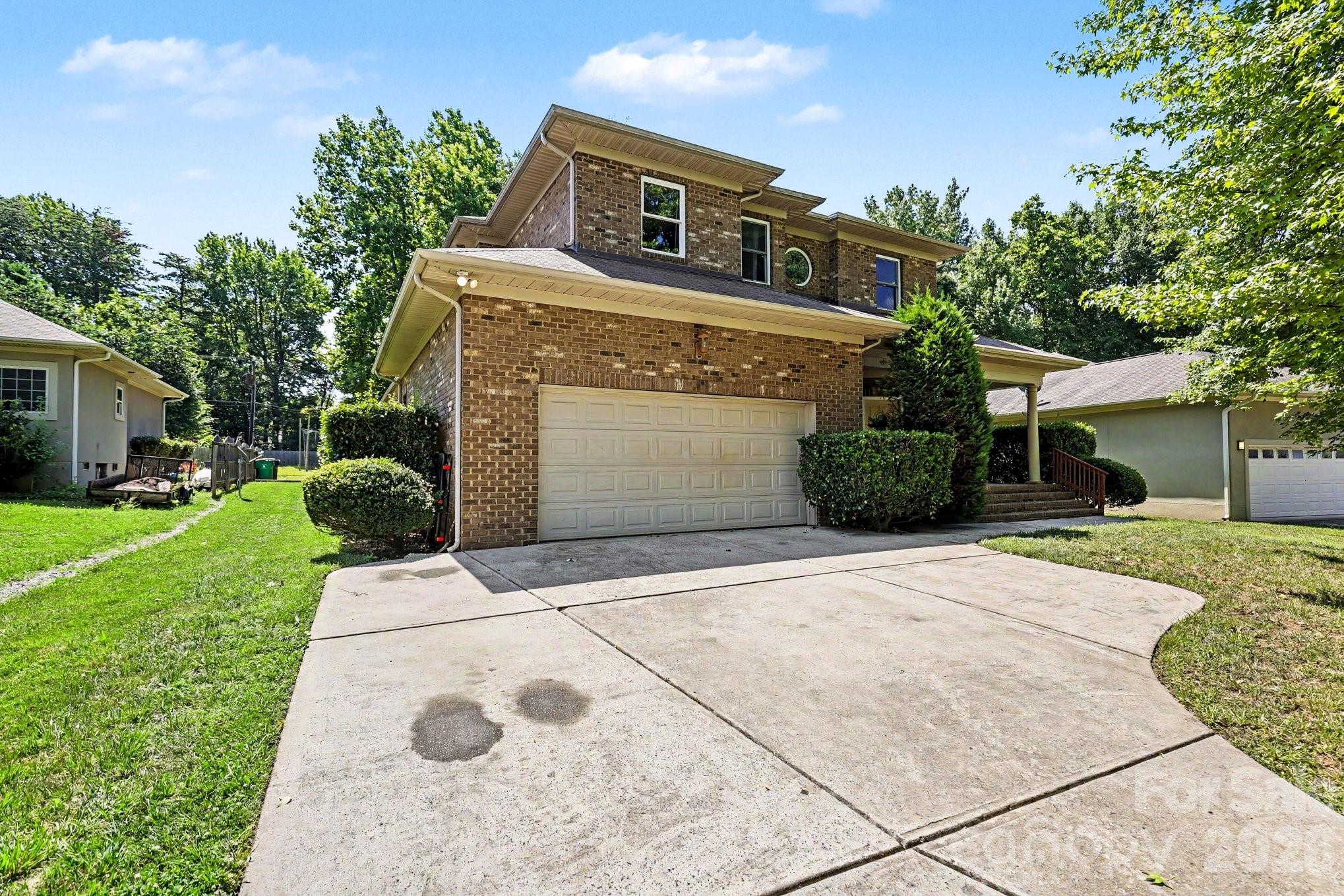 10130 Fairlea Drive — photo
