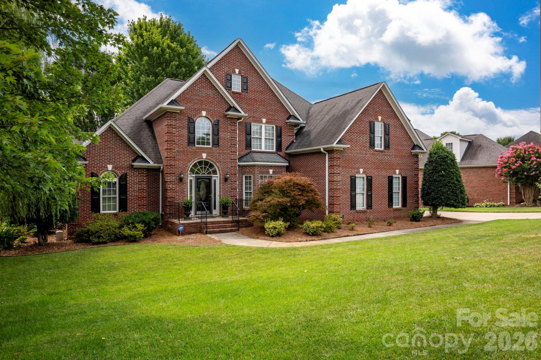 5523 Weavers Row — photo