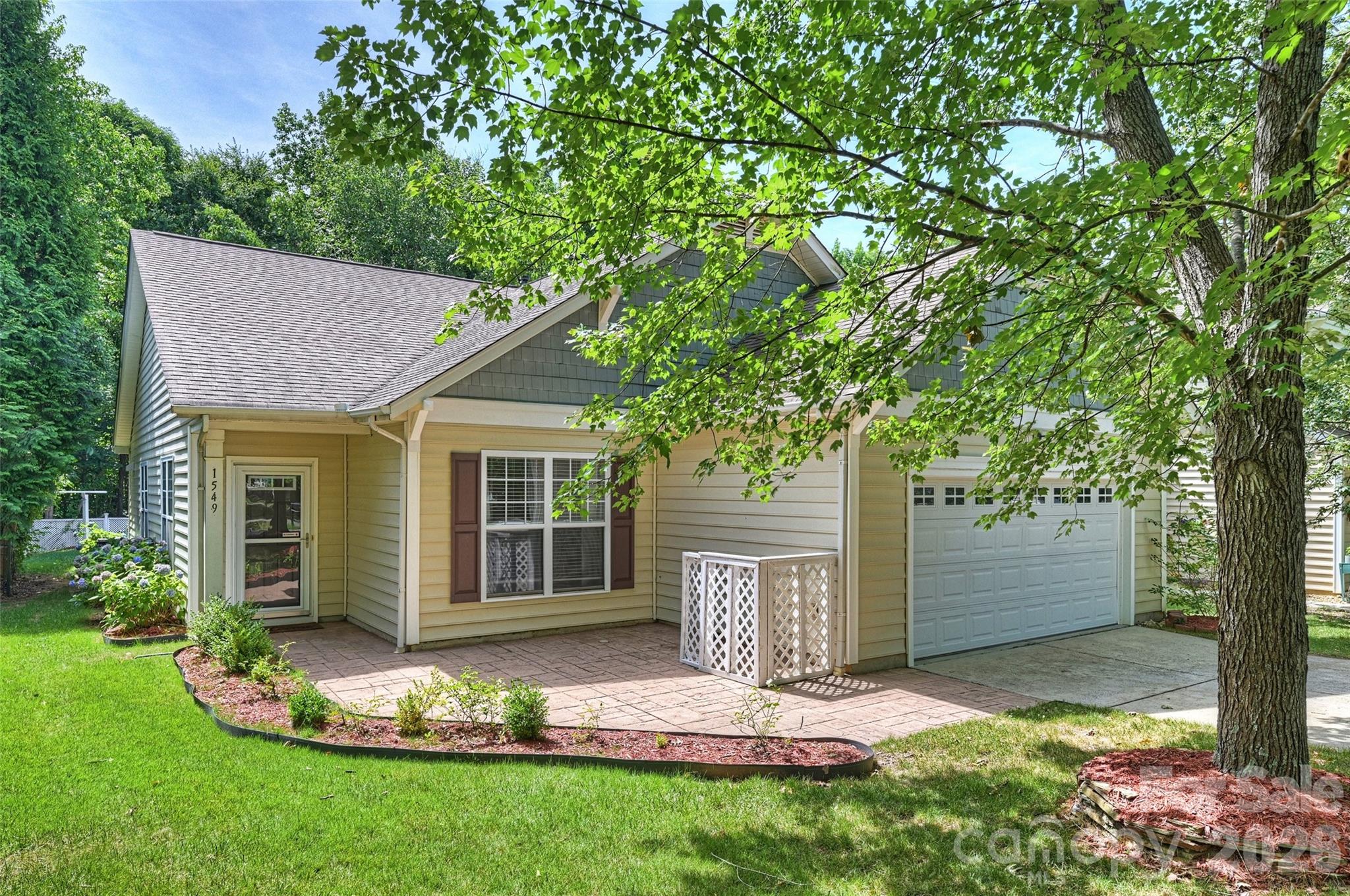 1549 Hammond Drive — photo