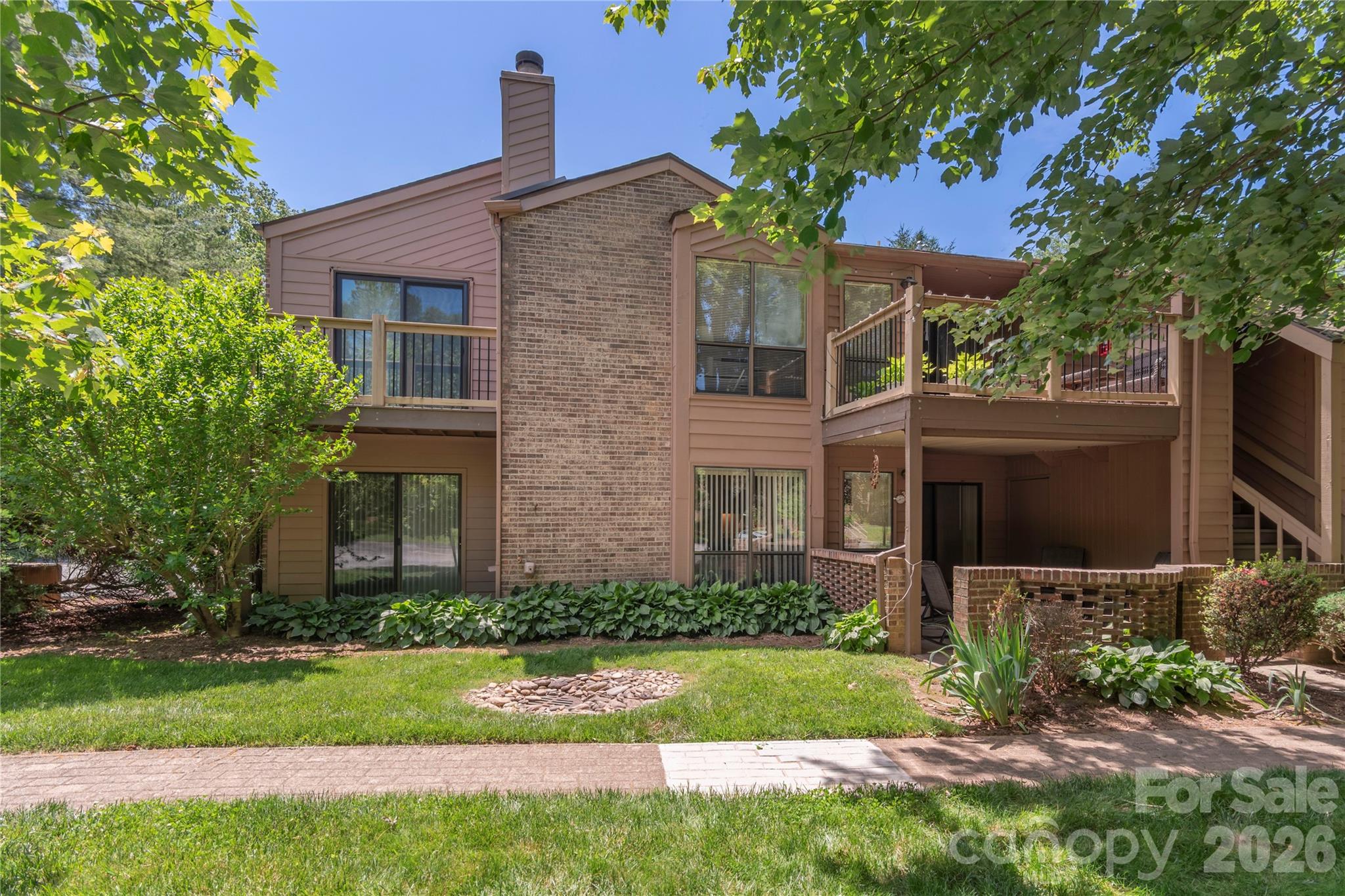 33 Ravencroft Lane E33 — photo
