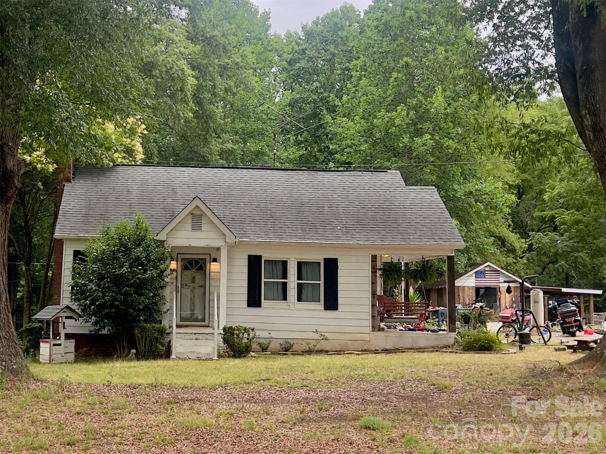 8628 Island Point Road — photo