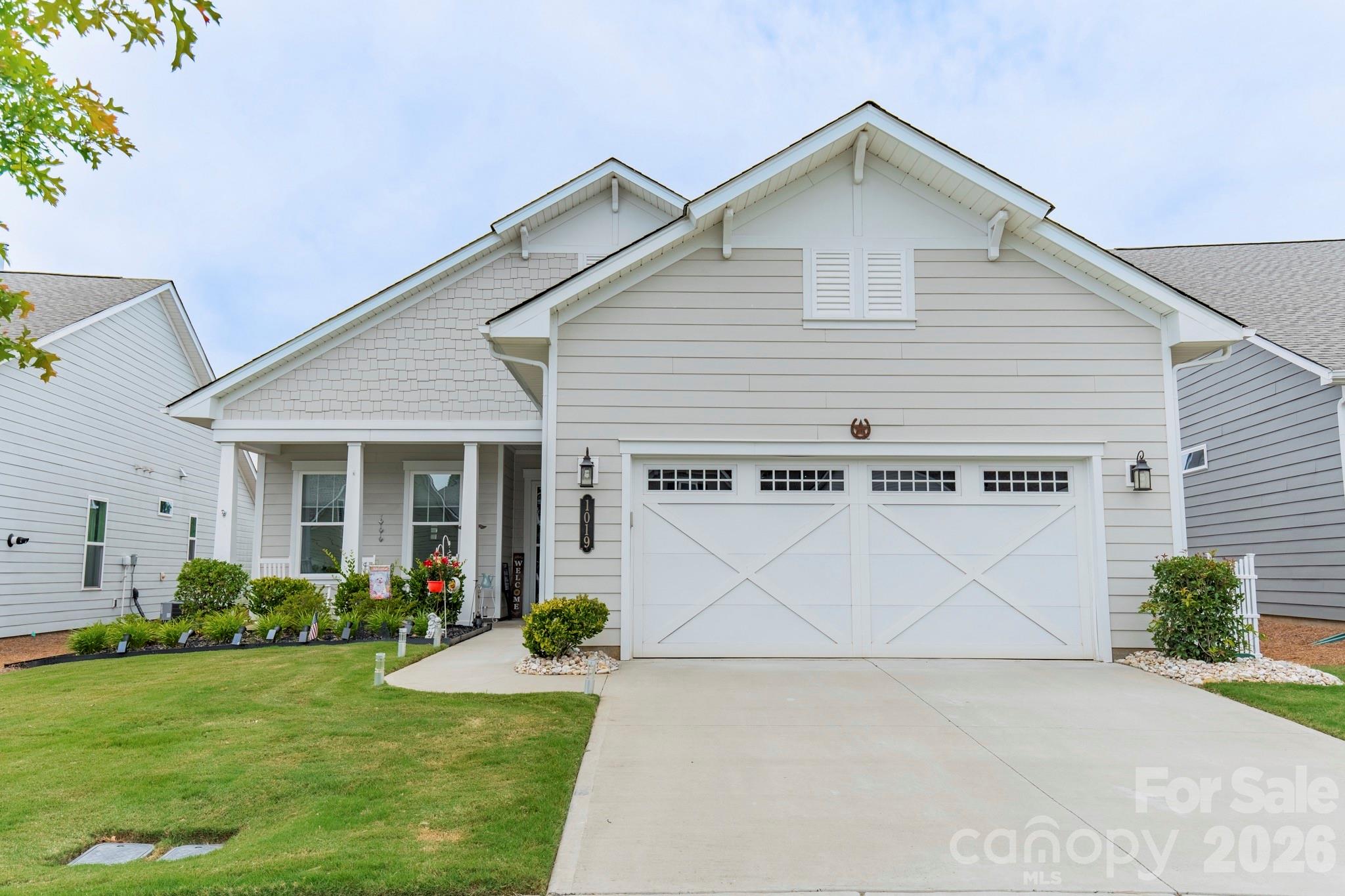 1019 Carlyle Lane — photo