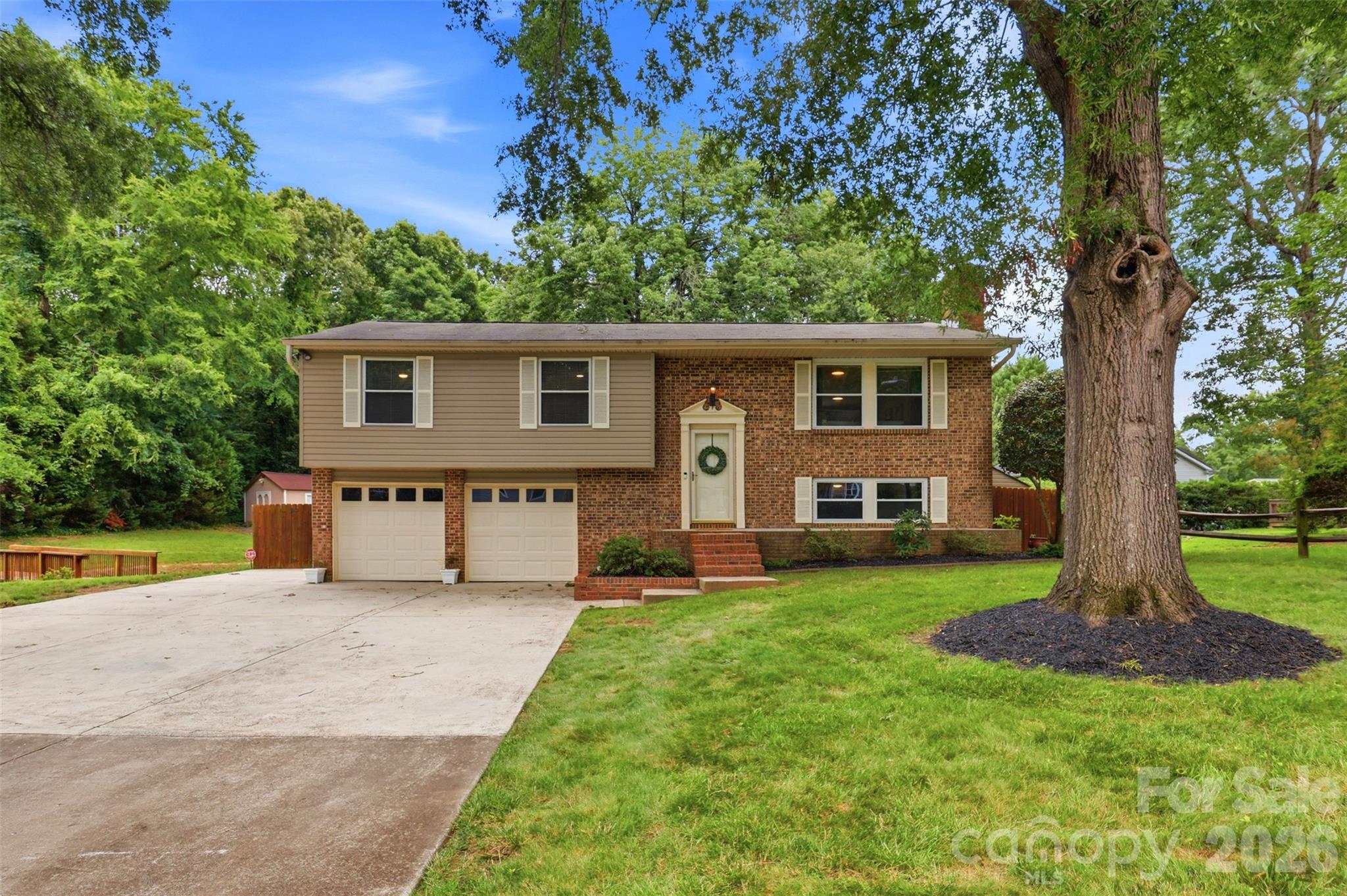 716 Regency Drive — photo