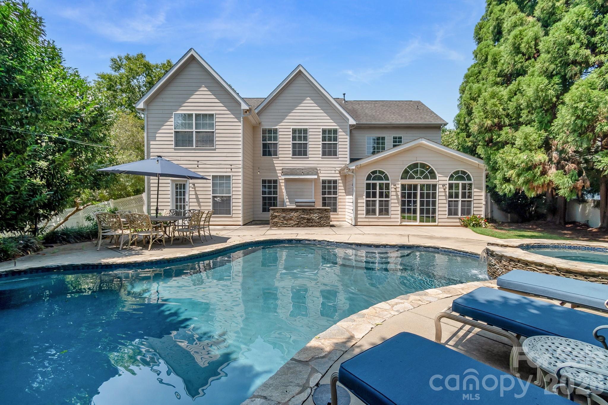 1107 Boulder Court — photo