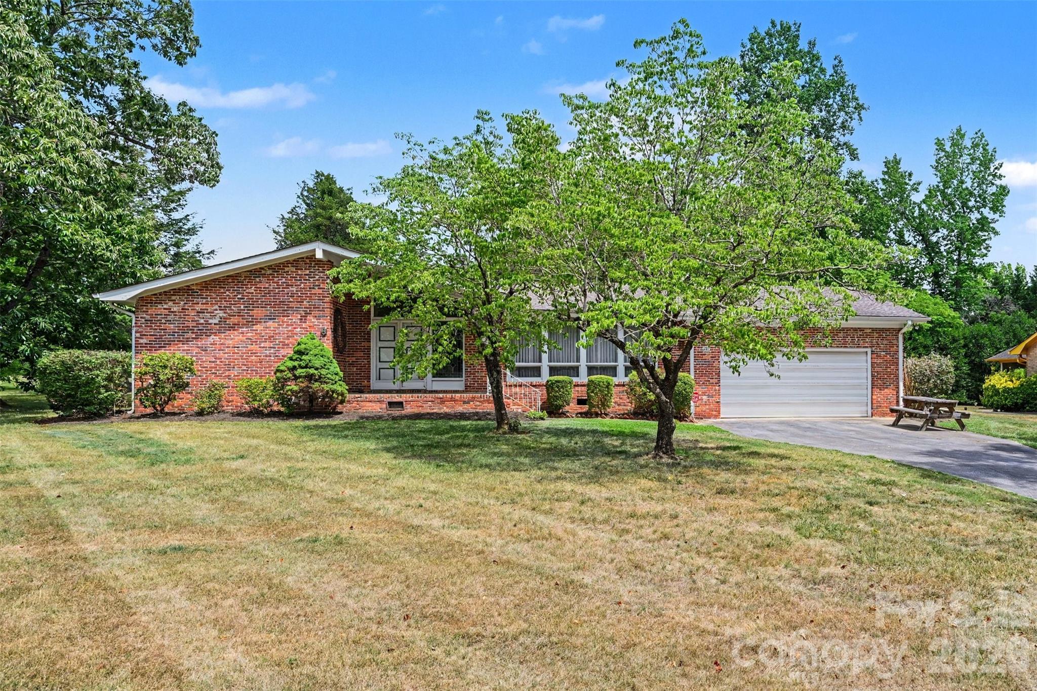 207 Sills Drive — photo