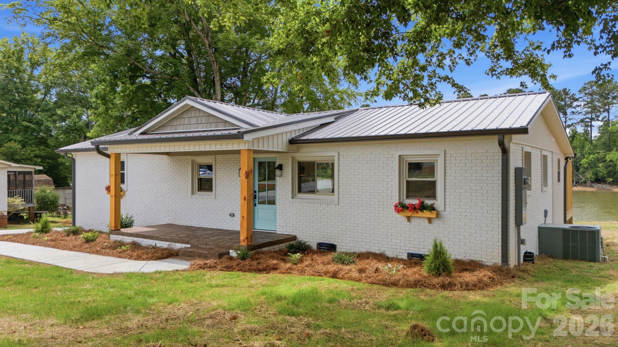 2516 Riverview Road — photo