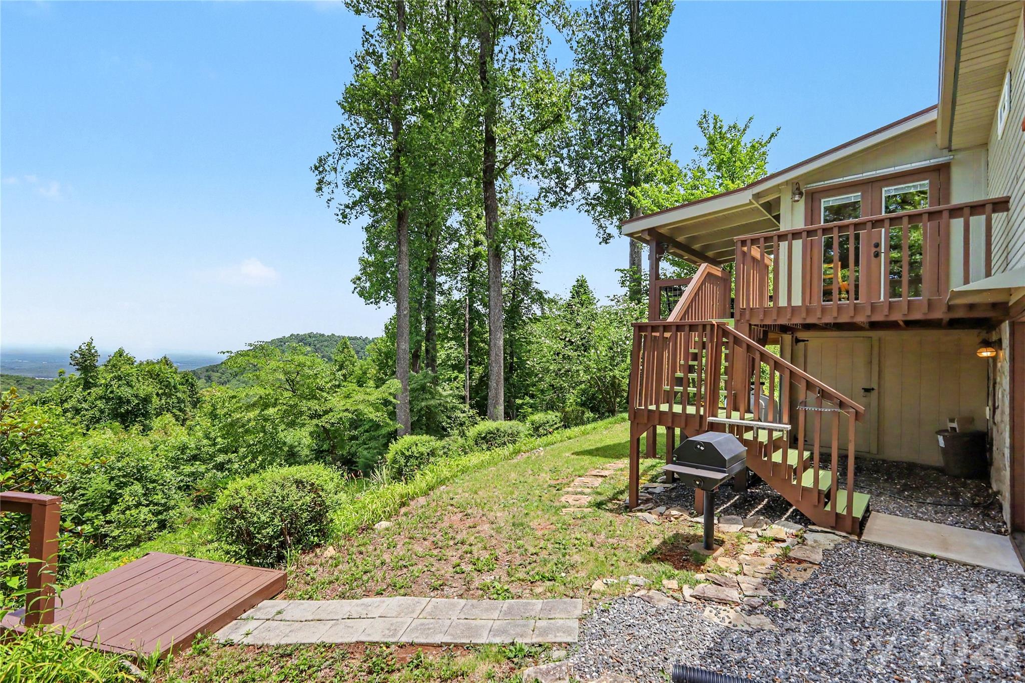3526 Dogwood Lane — photo