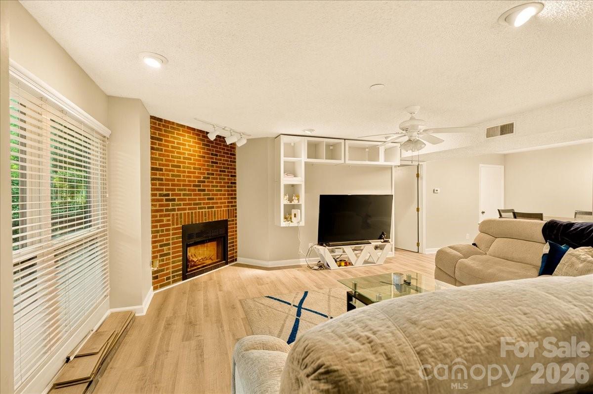 1608 Sharon Road W 47 — photo
