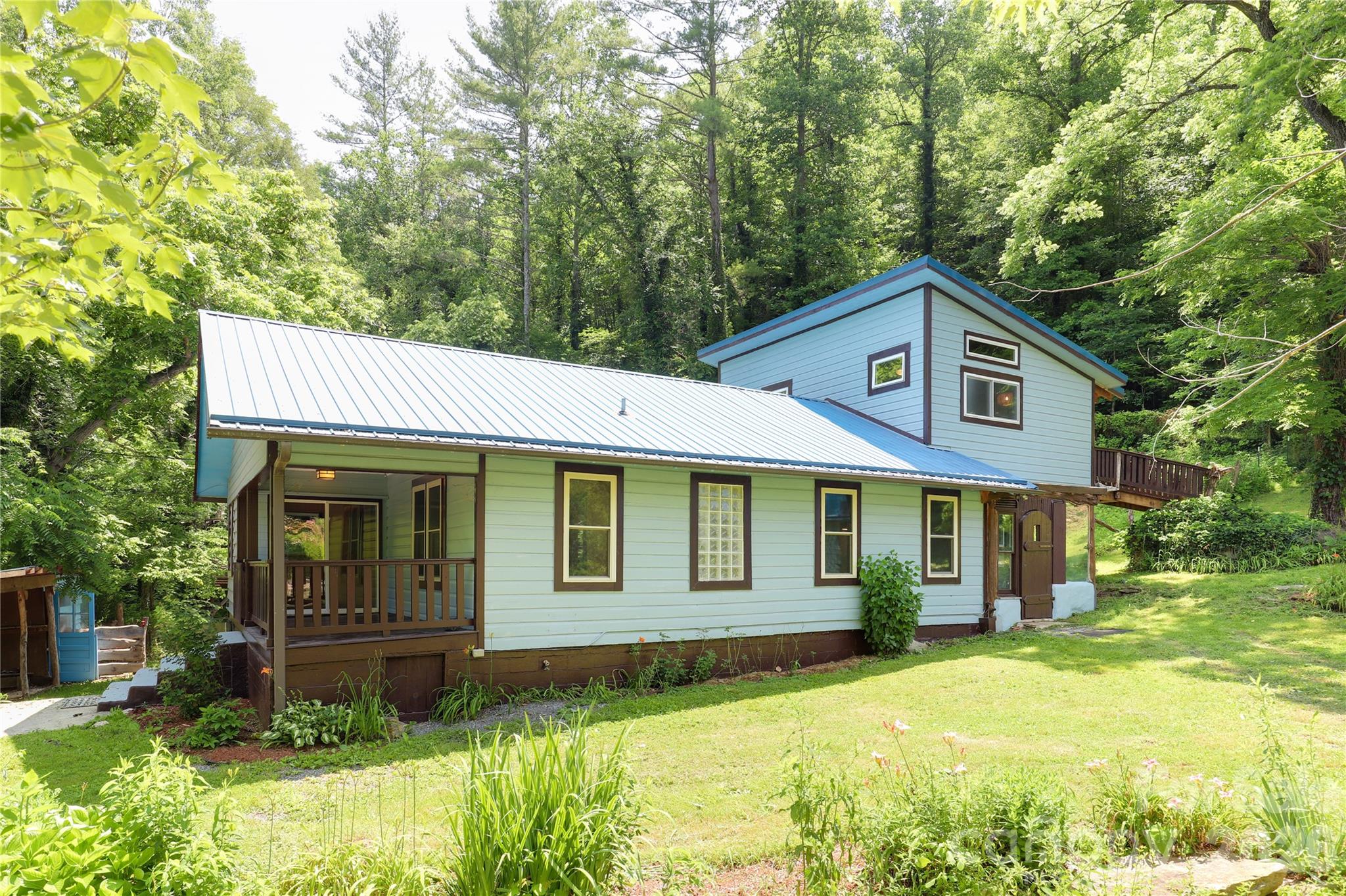 435 Mountain Cove Road — photo