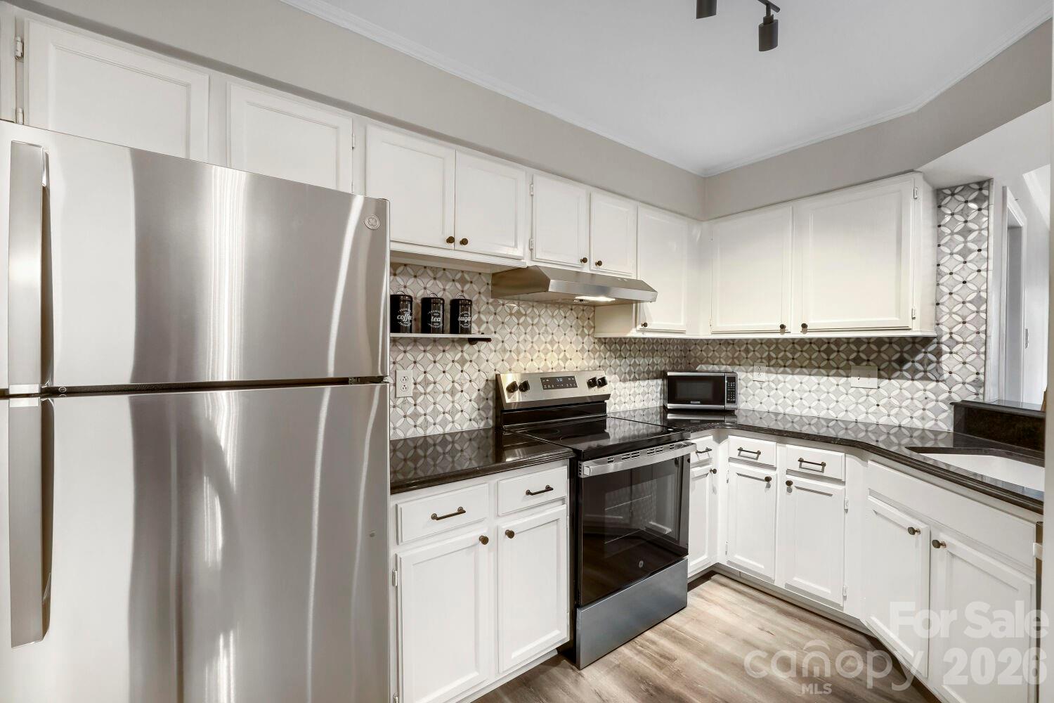 2520 Stradbrook Drive — photo