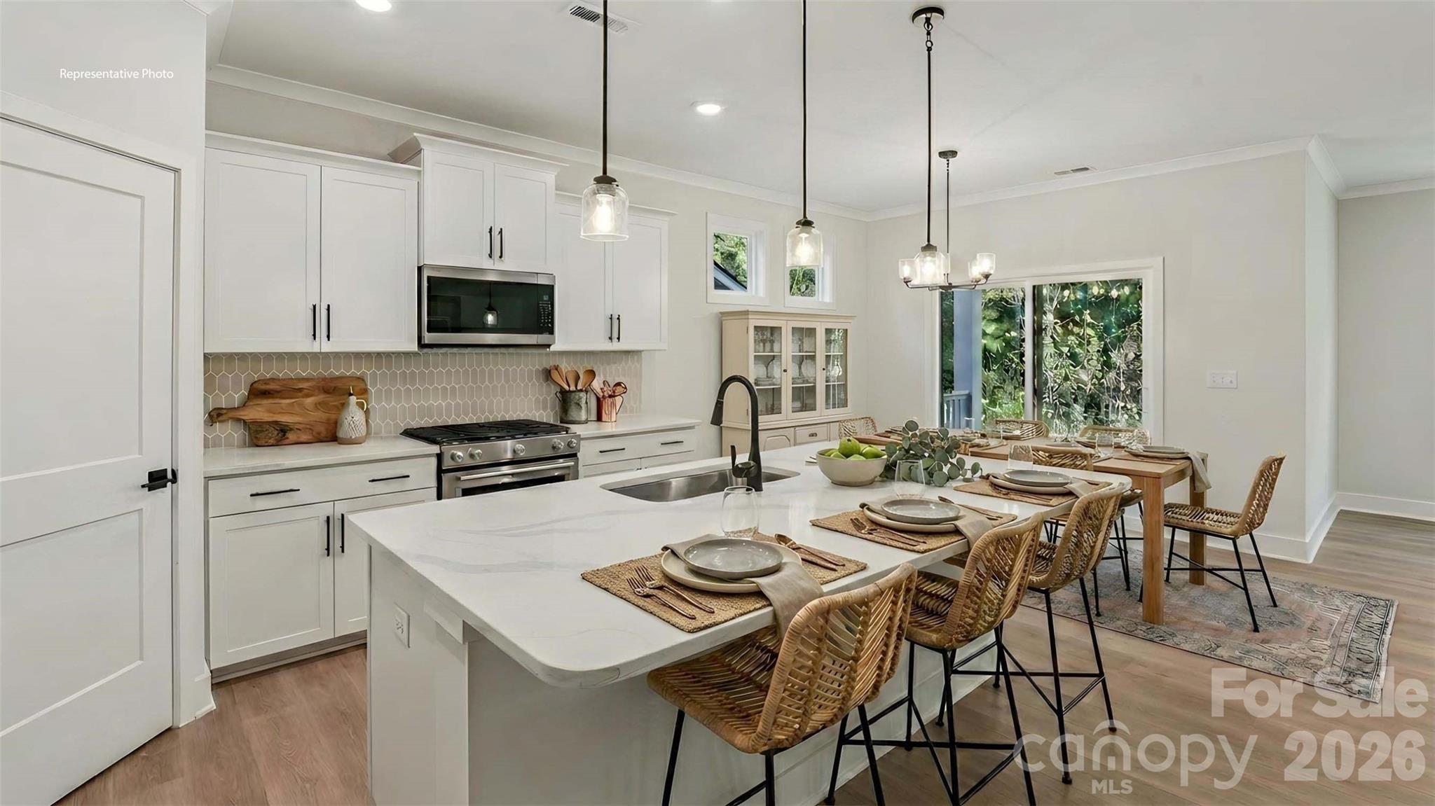 3248 Oberon Street — photo