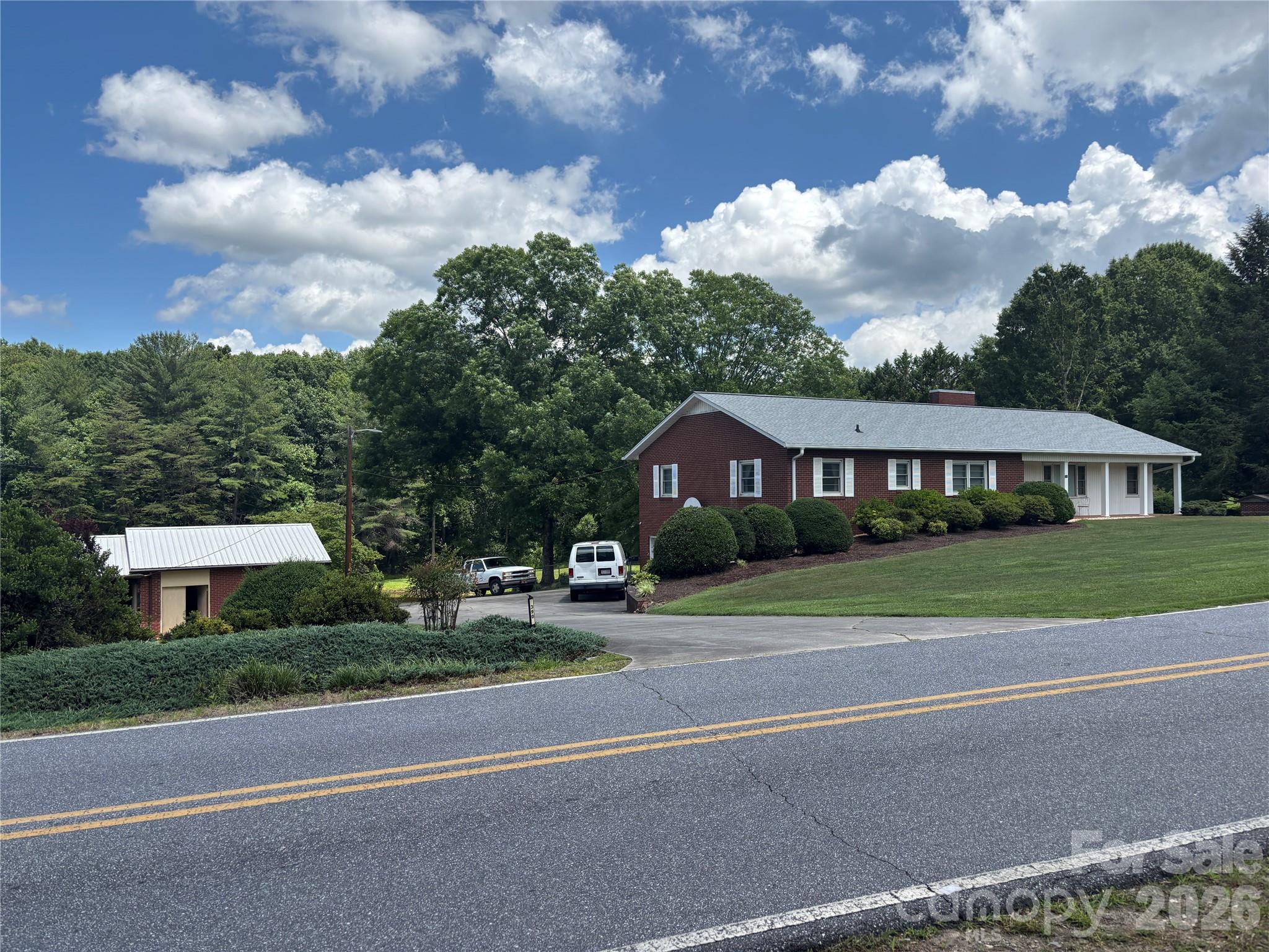 390 Airport Road — photo