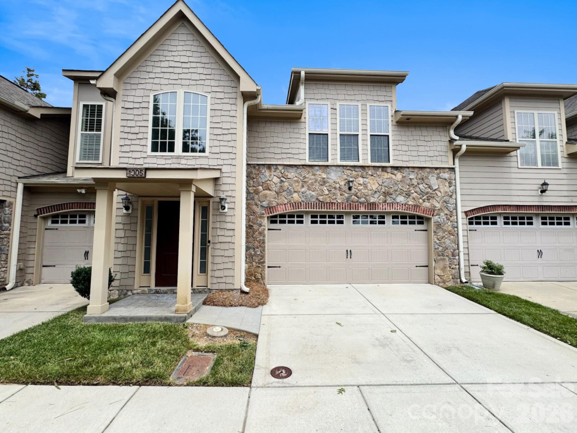 1005 Stuarts Landing Drive — photo