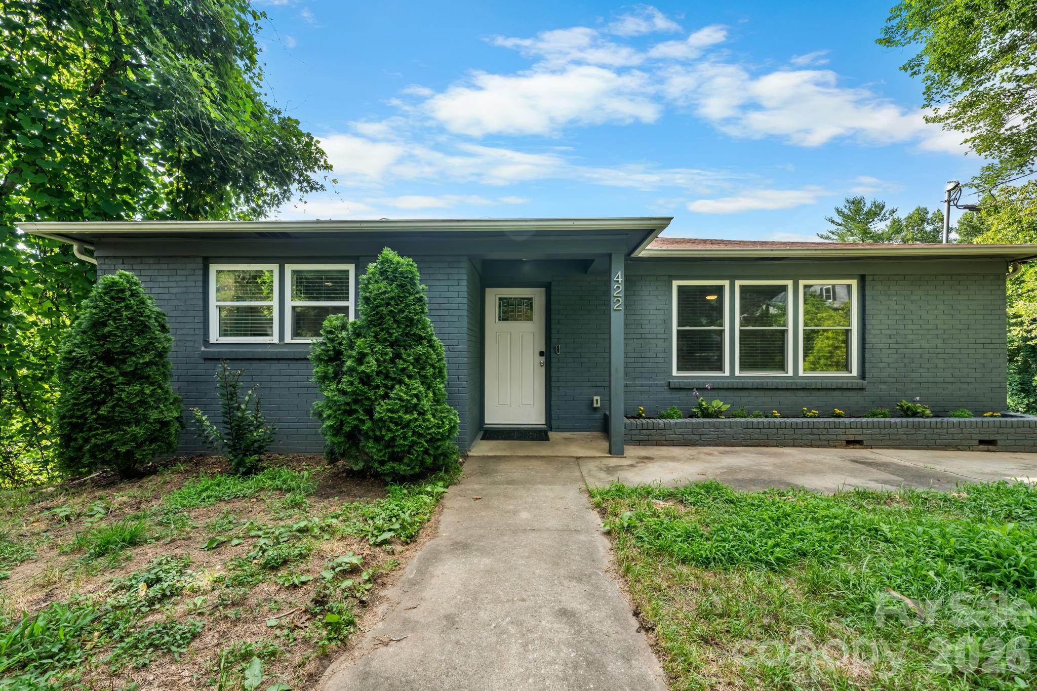 422 Arlington Circle NW — photo