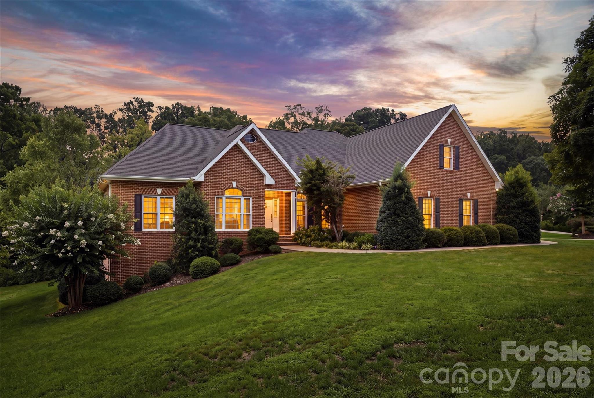 405 Woodridge Drive SE — photo