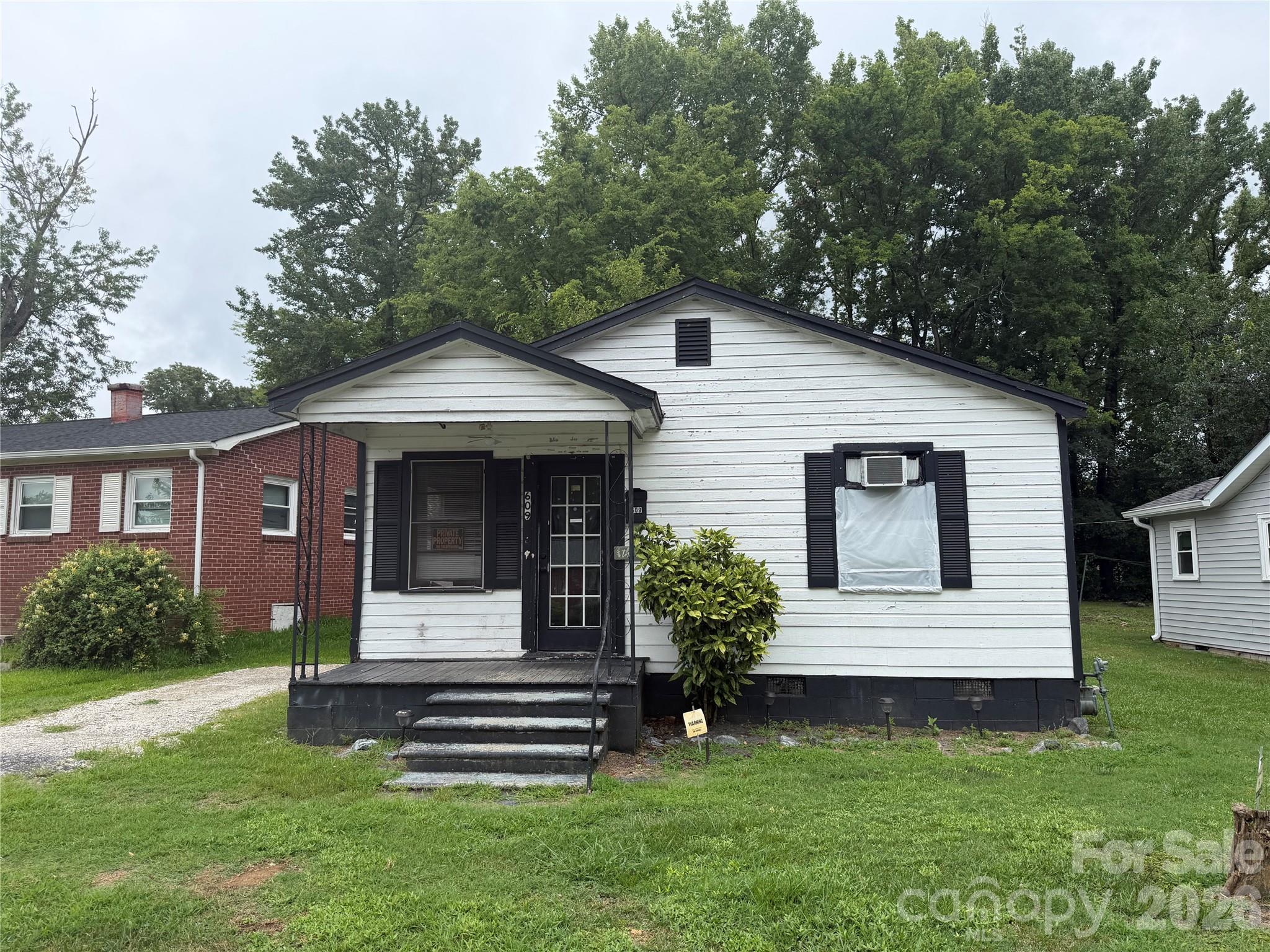609 Clarinda Street — photo