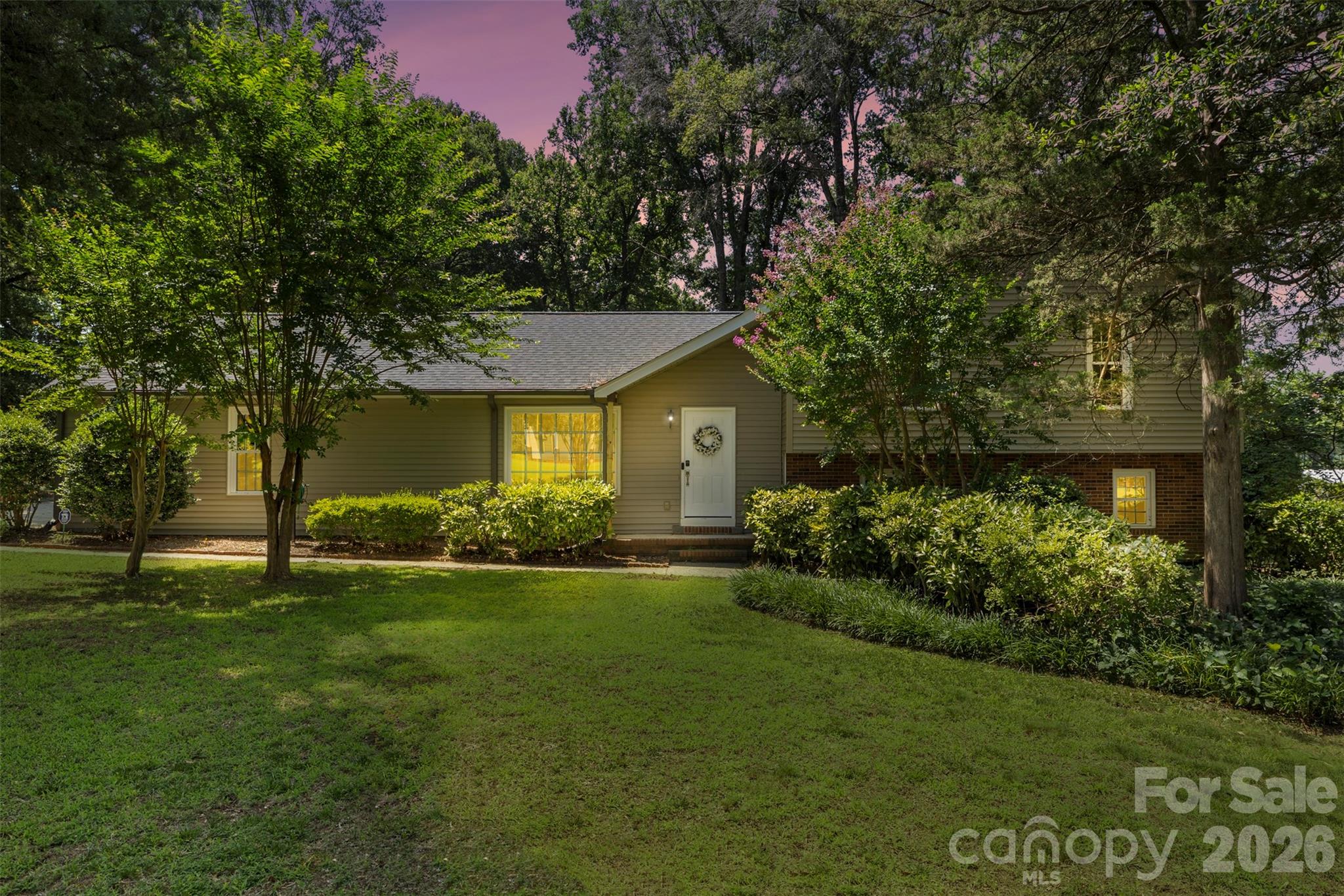 5381 Woodside Drive — photo