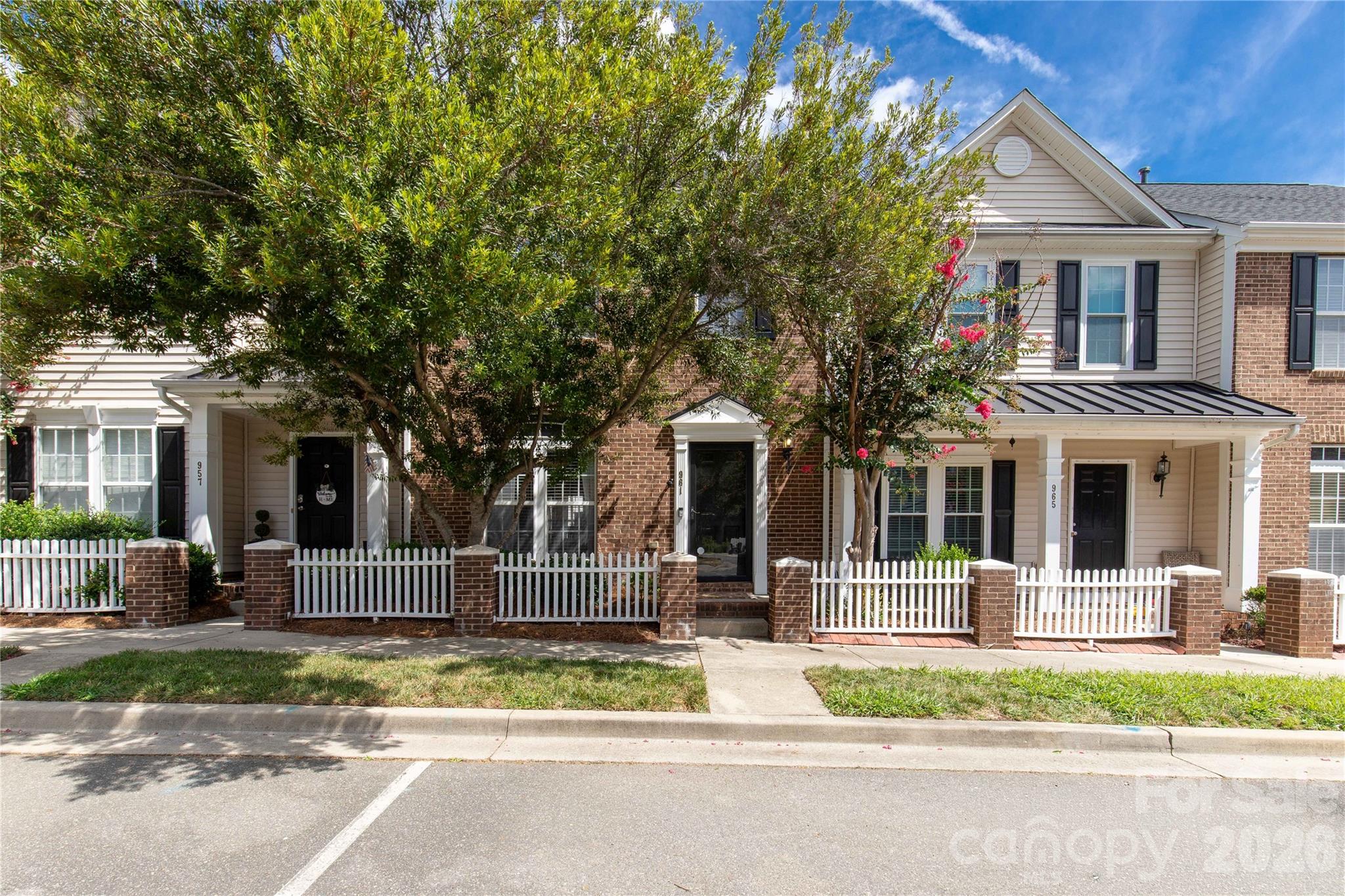 961 Coolsprings Lane — photo