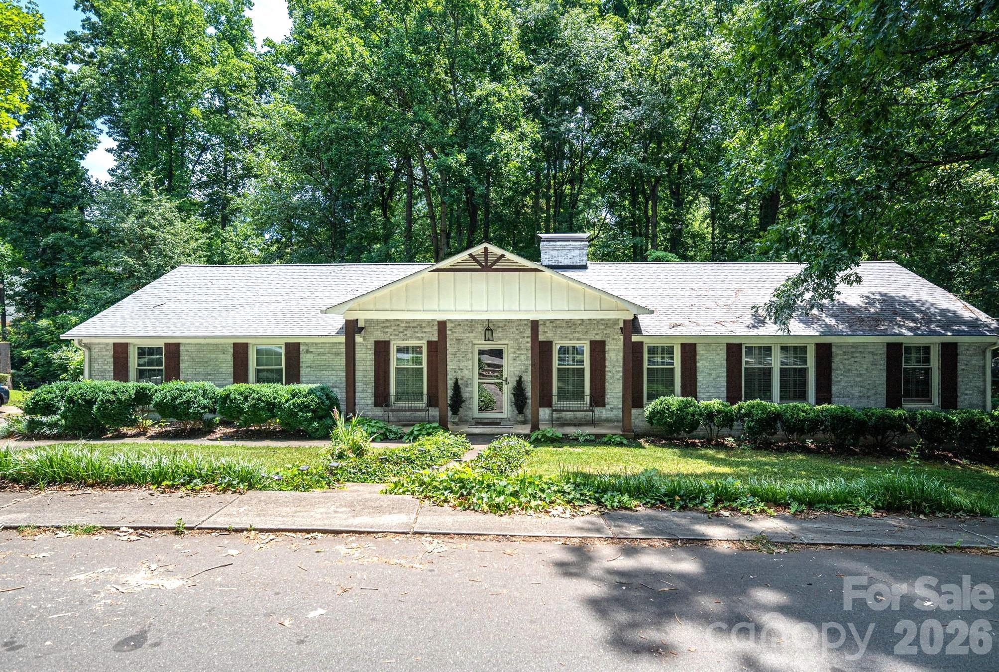 504 Dogwood Lane — photo