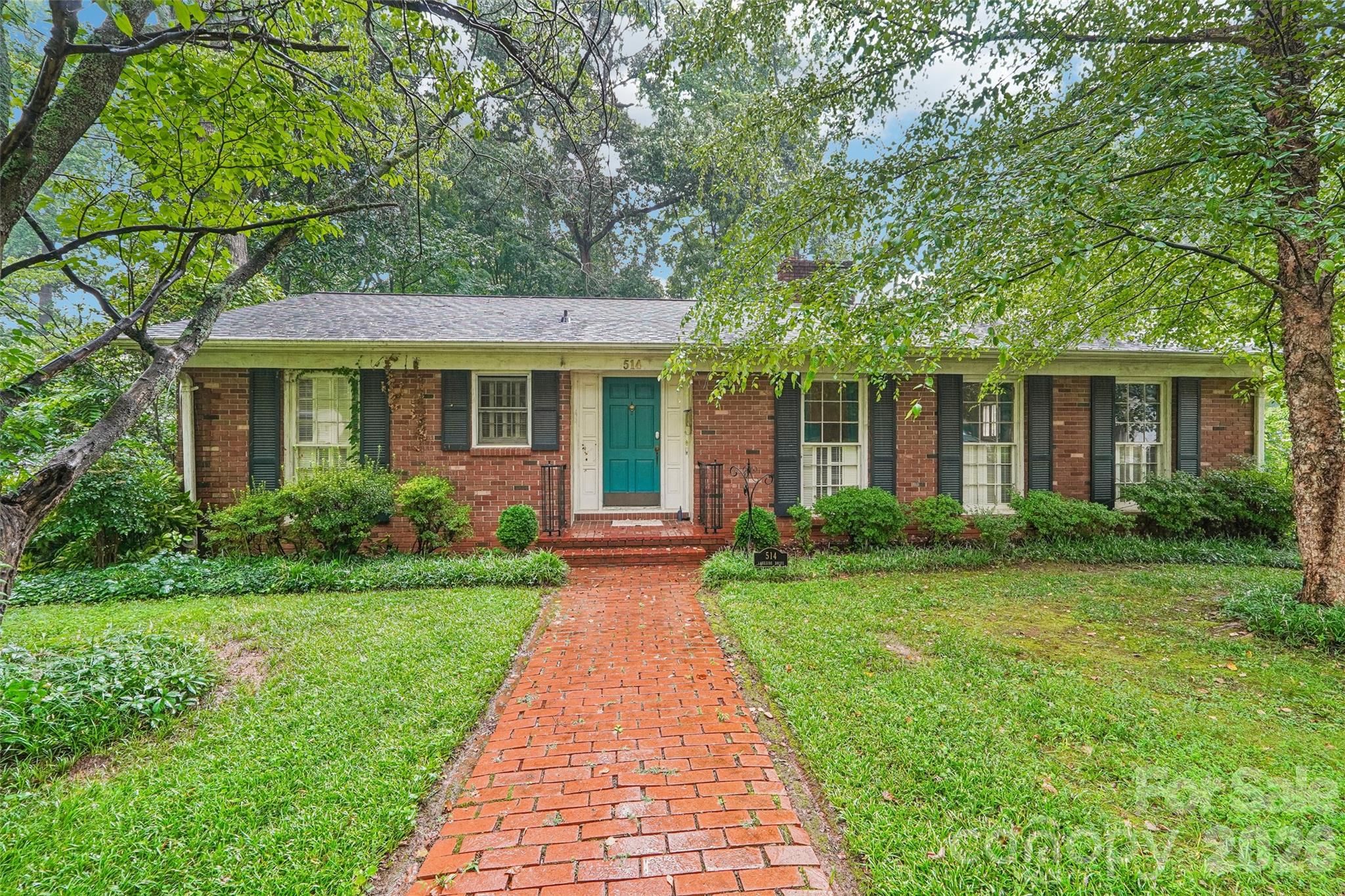 514 Lakeside Drive — photo