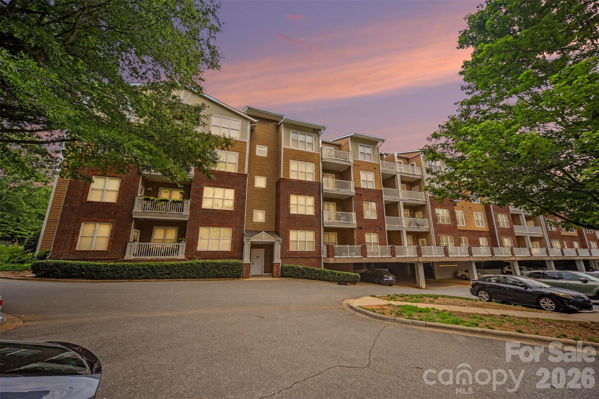 1000 E Woodlawn Road 415 — photo