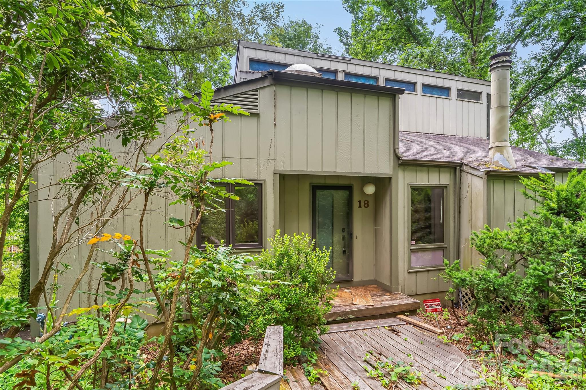 18 Mayfield Road — photo
