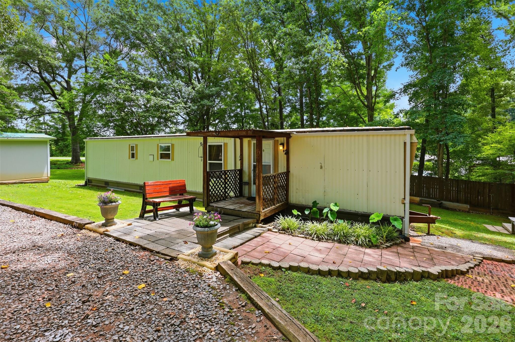 2220 Gordon Road — photo