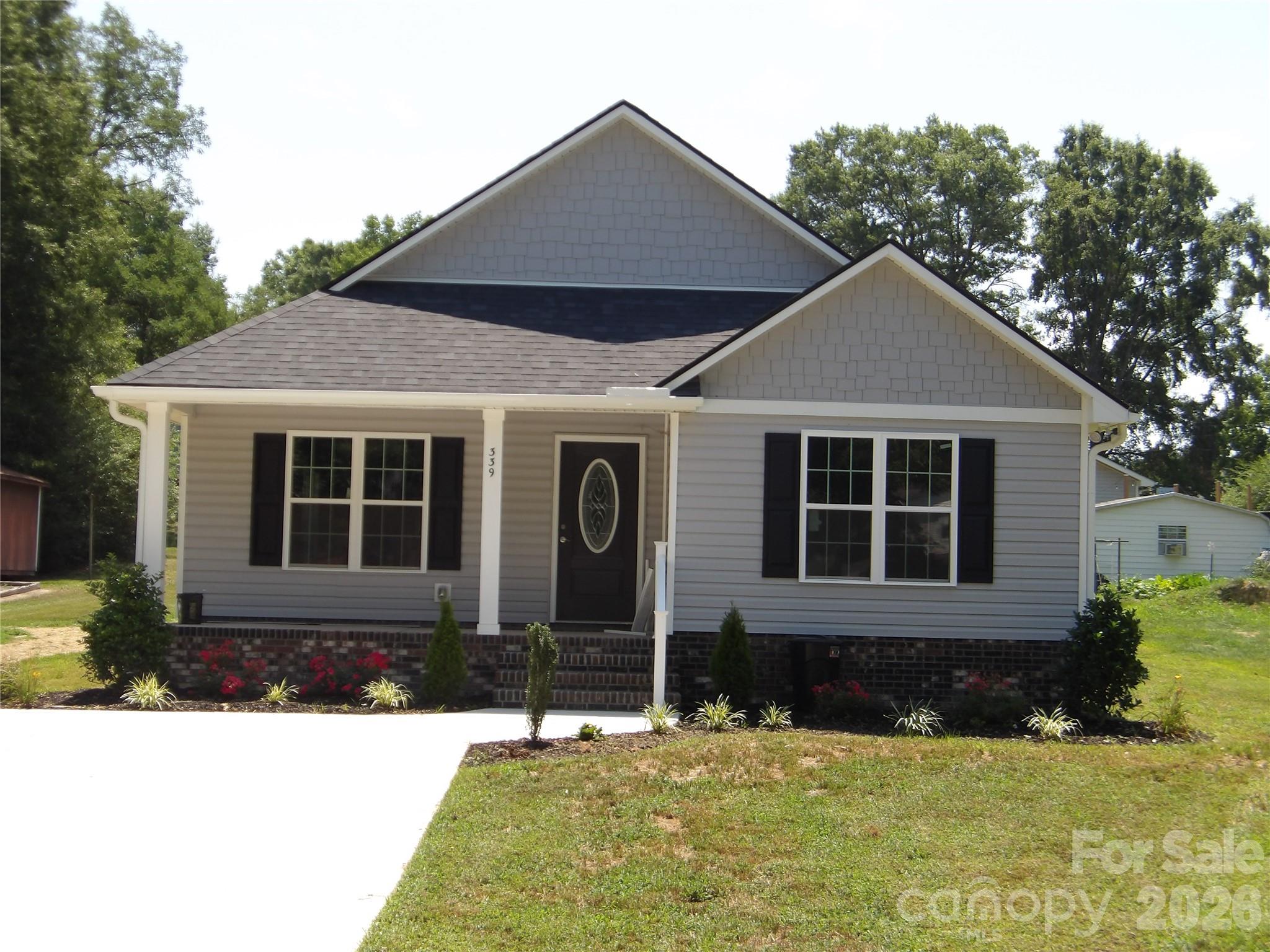339 W 11th Street — photo