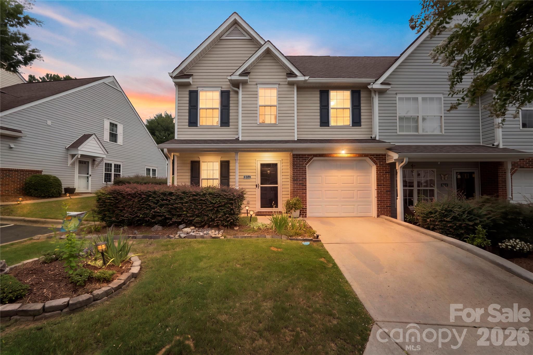 806 Rock Lake Glen — photo
