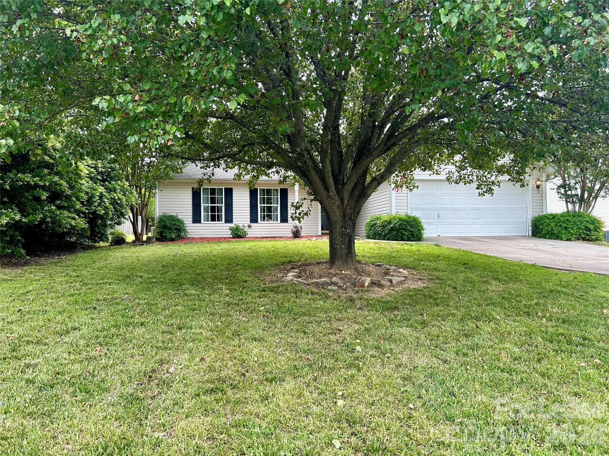 3005 Brekonridge Centre Drive — photo