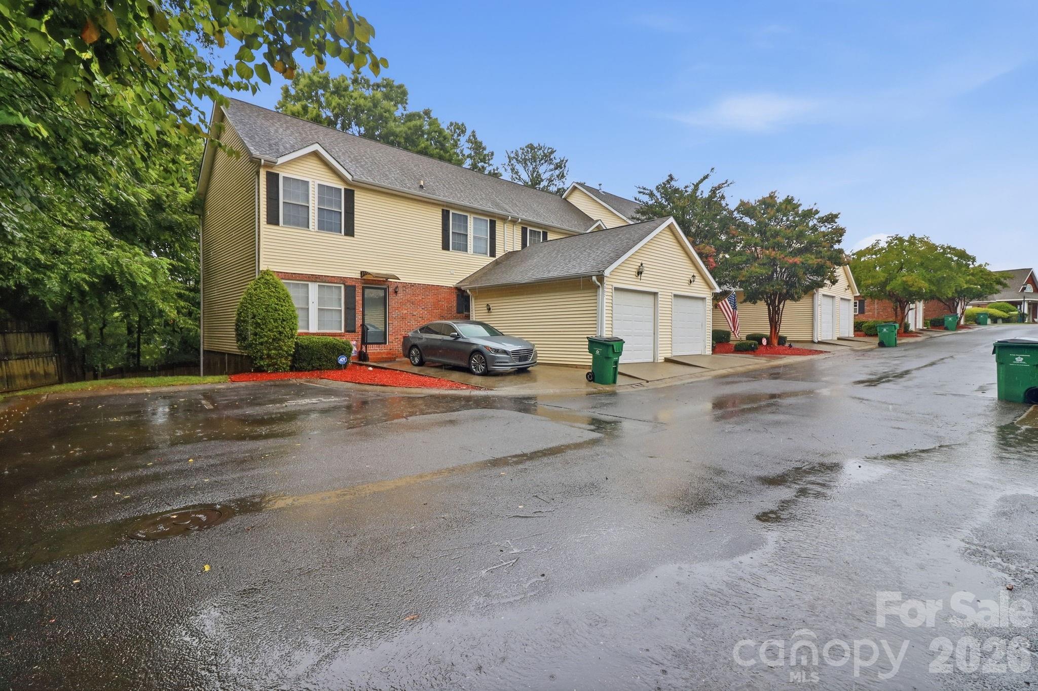 4311 Laurel Hill Lane — photo
