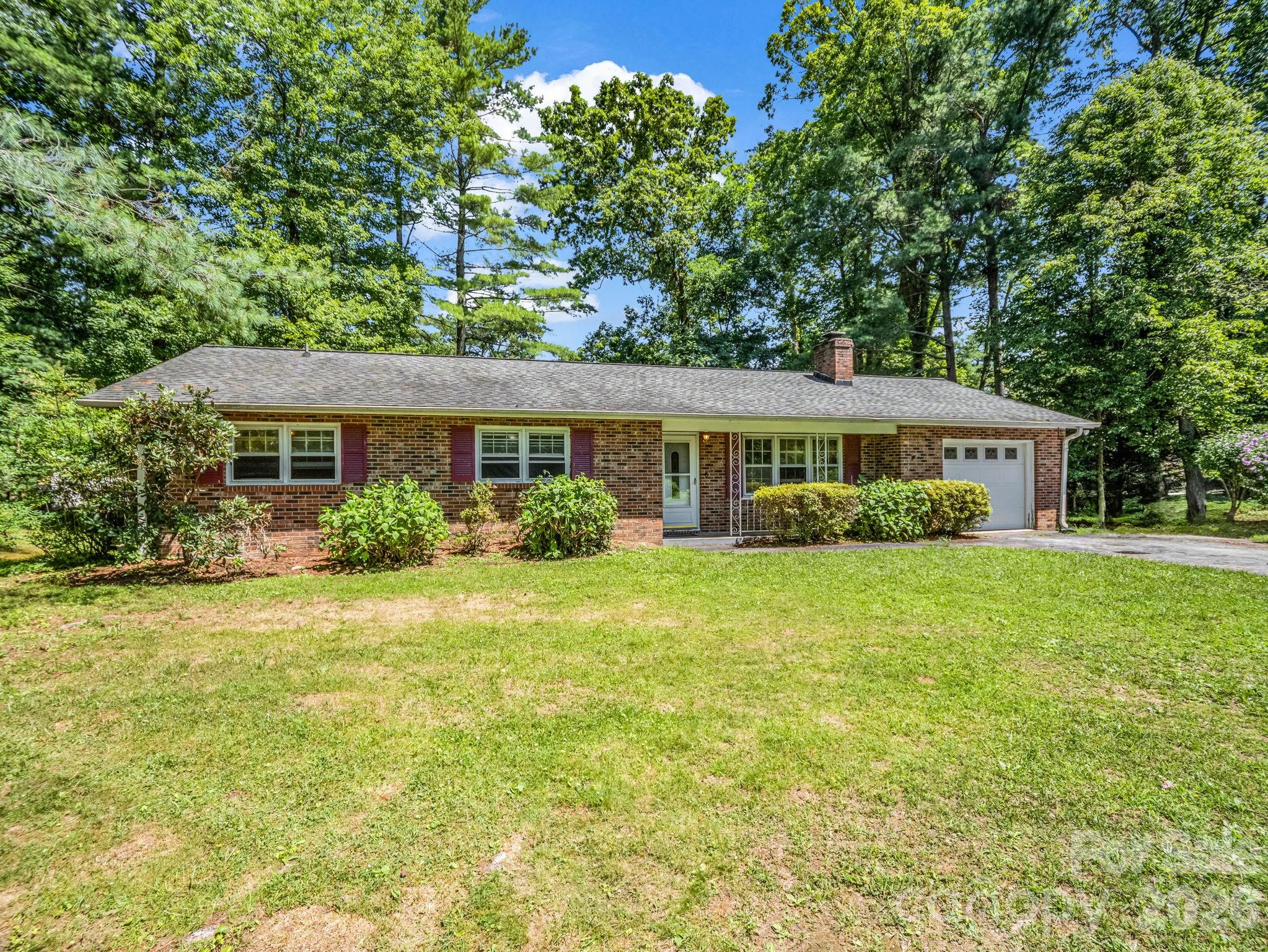 926 Toxaway Court — photo