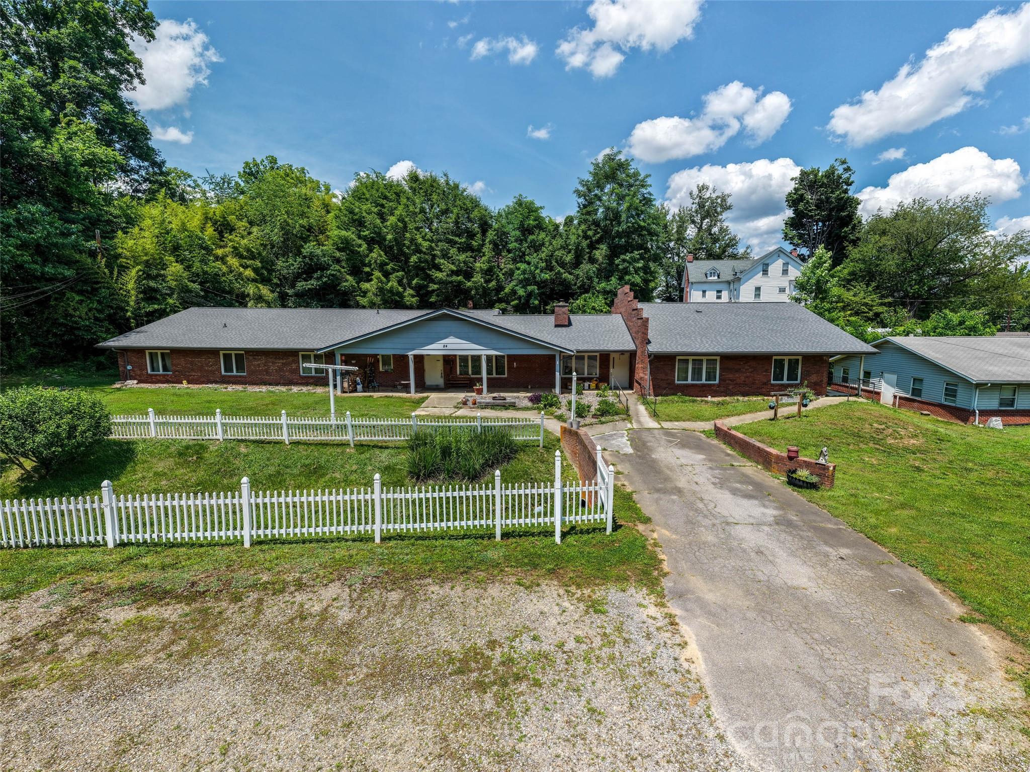 84 Chestnut Park Drive — photo