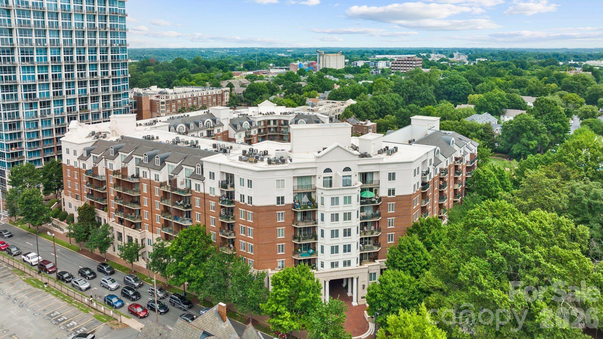 300 W 5th Street 617 — photo