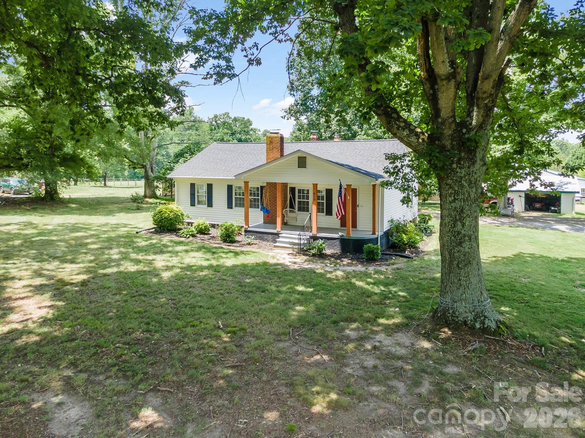 610 Helton Road — photo