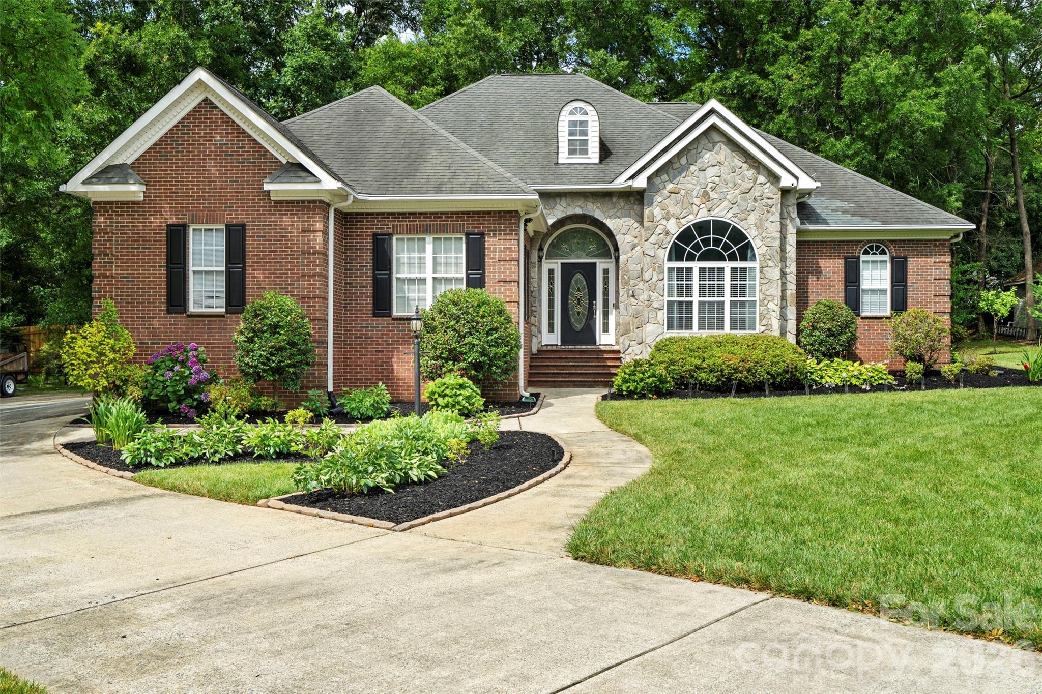 3003 Rochester Court — photo