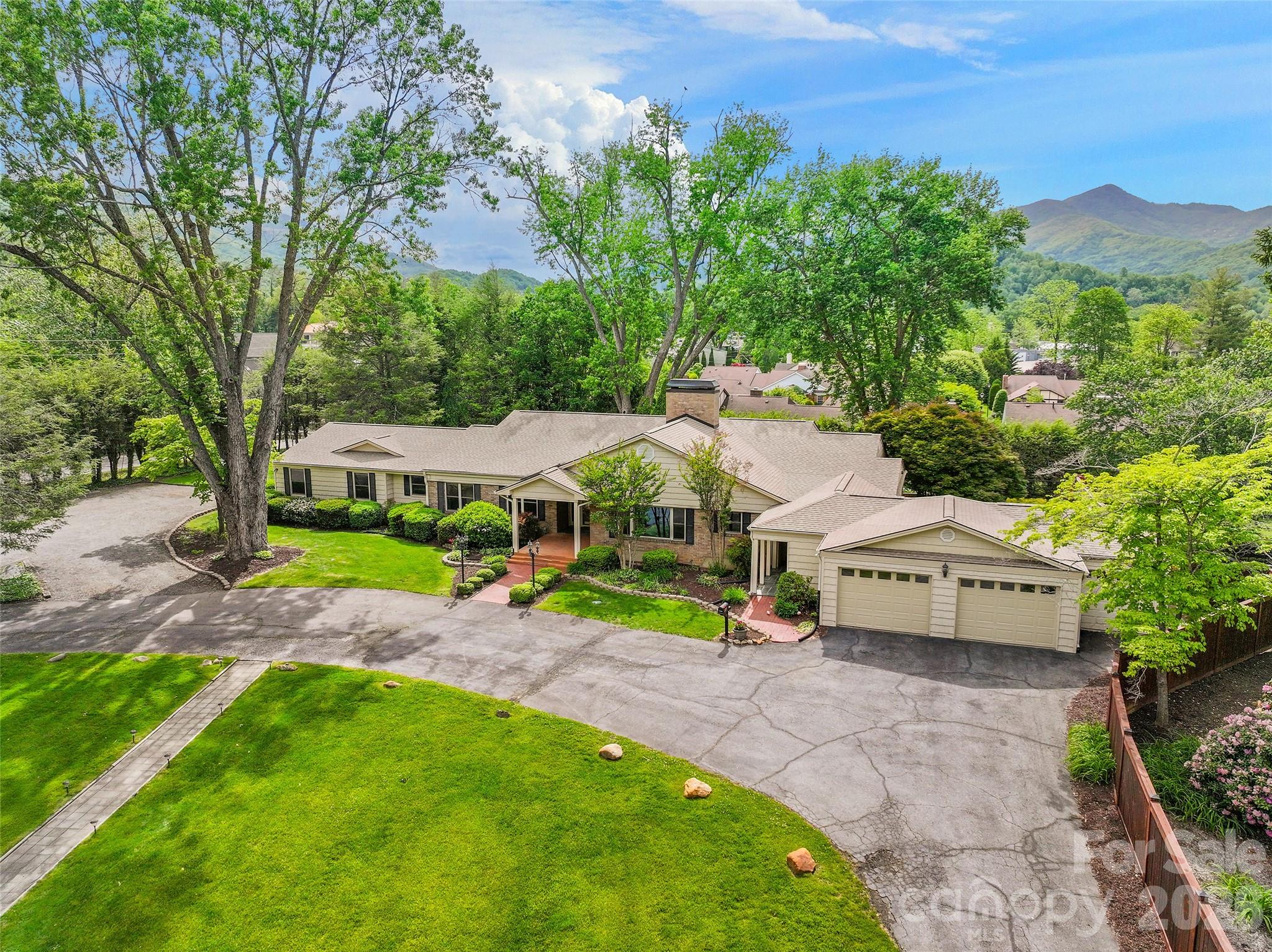 142 Country Club Drive — photo