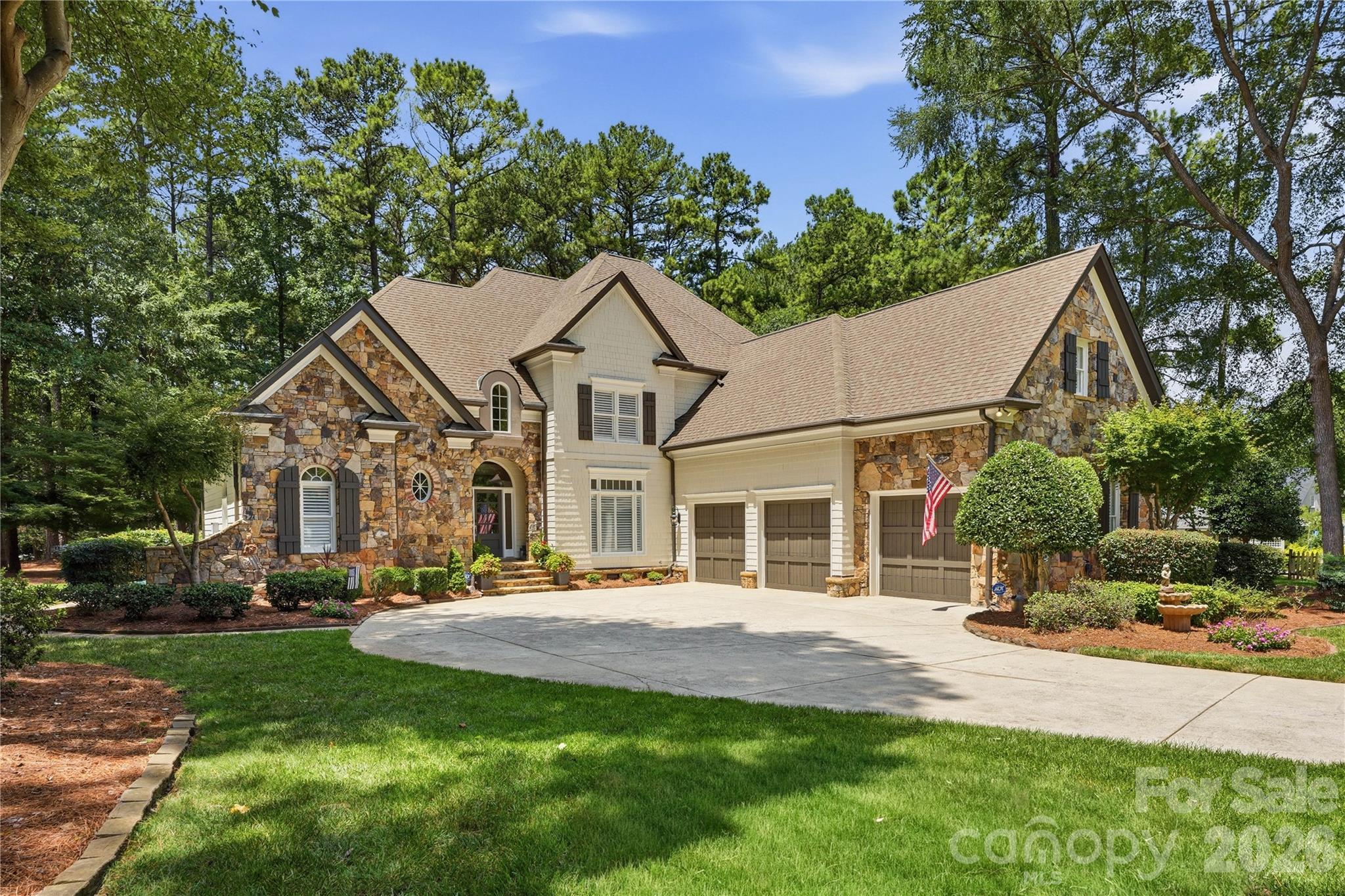 103 White Crest Court — photo