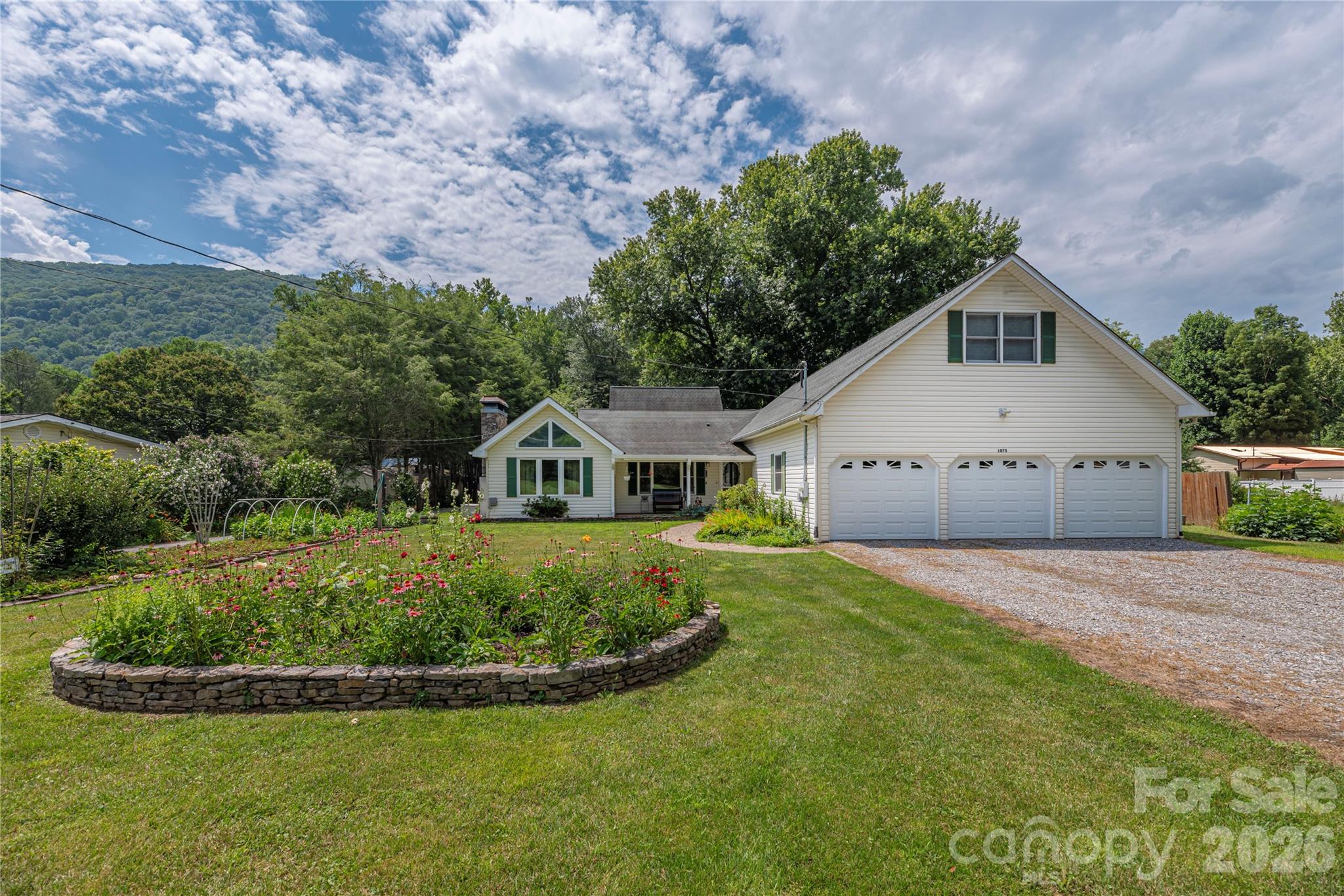 1075 Moody Farm Road — photo