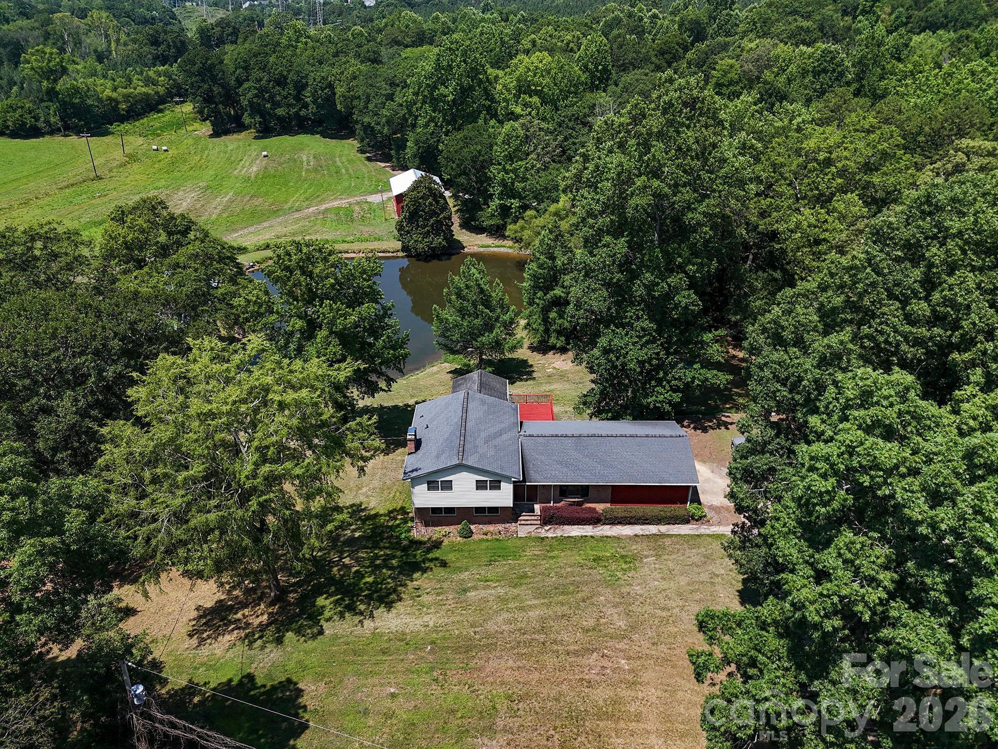 813 Robinson Clemmer Road — photo