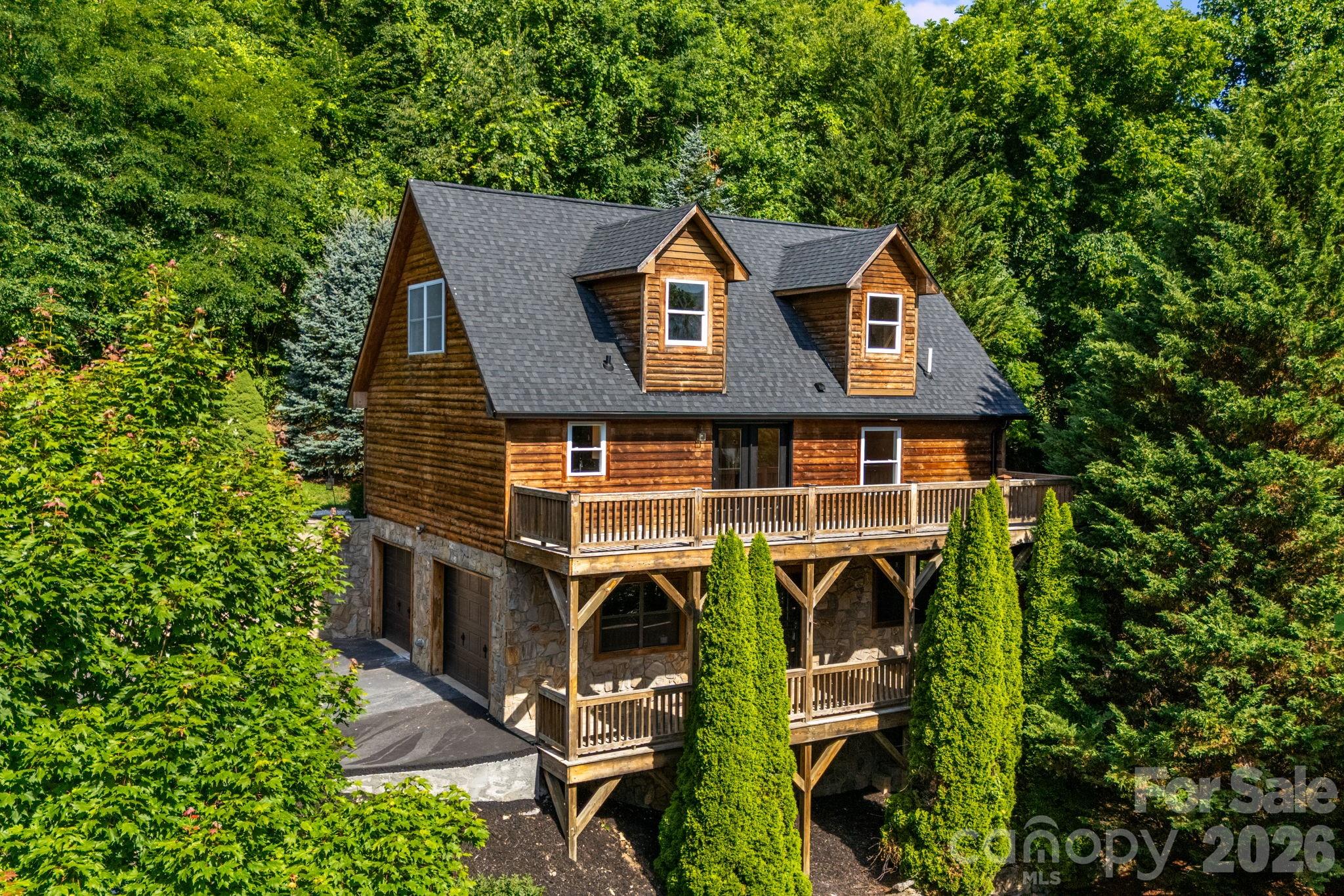 88 Mayflower Court — photo